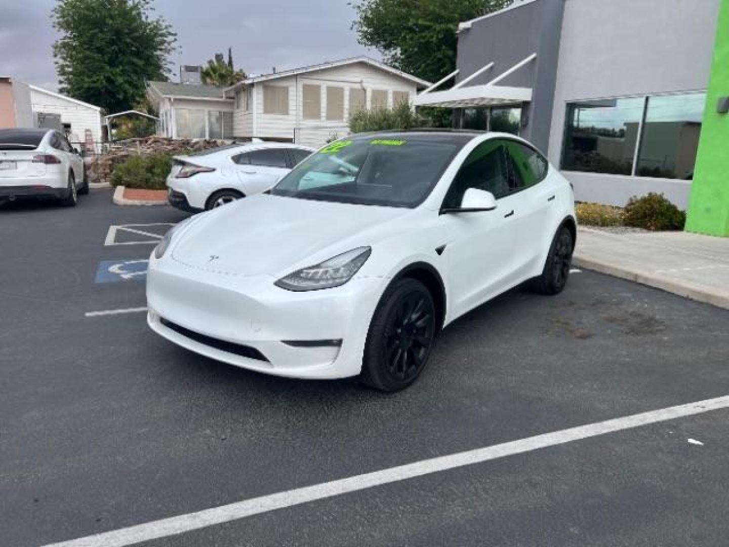 2022 Pearl White Multi-Coat /Black Tesla Model Y Long Range Dual Motor All-Wheel Drive (7SAYGDEE3NF) with an ELECTRIC engine, Continuously Variable Transmission transmission, located at 1865 East Red Hills Pkwy, St. George, 84770, (435) 628-0023, 37.120850, -113.543640 - ****Price includes $4k IRS EV REBATE**** We are setup with IRS to file the rebate directly and take credit off the price of car. Check with IRS EV website to be sure you qualify. Trump has threatened to end rebate so ACT FAST! Gets 305 miles on full charge! Acceleration Boost Paid For $2k Value - Photo#4