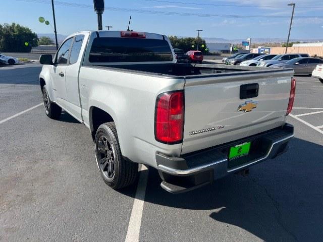 2017 Silver Ice Metallic /Jet Black/Dark Ash Chevrolet Colorado WT (1GCHSBEN2H1) with an 3.6L V-6 gasoline direct injection engine, Automatic transmission, located at 940 North Main Street, Cedar City, UT, 84720, (435) 628-0023, 37.692936, -113.061897 - We specialize in helping ALL people get the best financing available. No matter your credit score, good, bad or none we can get you an amazing rate. Had a bankruptcy, divorce, or repossessions? We give you the green light to get your credit back on the road. Low down and affordable payments that fit- Photo#4