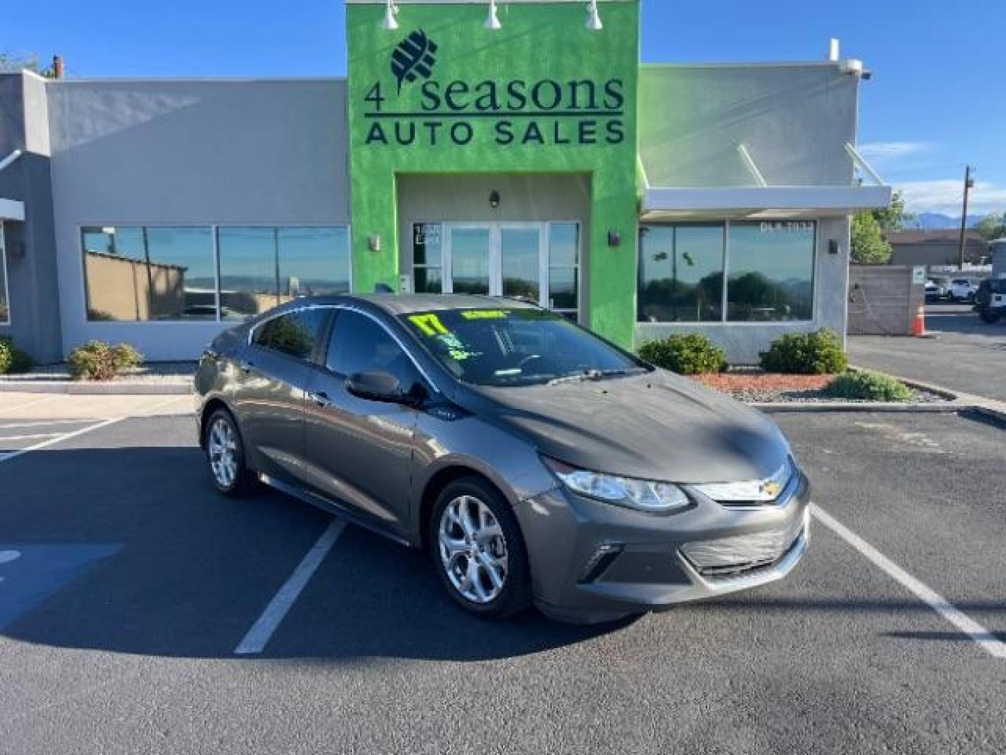 2017 Heather Gray Metallic /Jet Black/Jet Black Accents Chevrolet Volt Premier (1G1RD6S5XHU) with an Voltec 1.5L I-4 gasoline direct injection engine, Continuously Variable Transmission transmission, located at 1865 East Red Hills Pkwy, St. George, 84770, (435) 628-0023, 37.120850, -113.543640 - ***This vehicle qualifies for the EV/Hybrid tax rebate of up to $4,000*** We are setup with the IRS to receive direct payments within 72 hours. We file the rebate online with IRS and can credit it to your down payment, reduce the sales price OR give you cashback!! These cars will not last and can o - Photo#0
