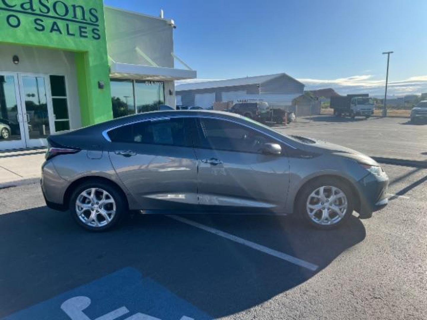 2017 Heather Gray Metallic /Jet Black/Jet Black Accents Chevrolet Volt Premier (1G1RD6S5XHU) with an Voltec 1.5L I-4 gasoline direct injection engine, Continuously Variable Transmission transmission, located at 1865 East Red Hills Pkwy, St. George, 84770, (435) 628-0023, 37.120850, -113.543640 - ***This vehicle qualifies for the EV/Hybrid tax rebate of up to $4,000*** We are setup with the IRS to receive direct payments within 72 hours. We file the rebate online with IRS and can credit it to your down payment, reduce the sales price OR give you cashback!! These cars will not last and can o - Photo#7