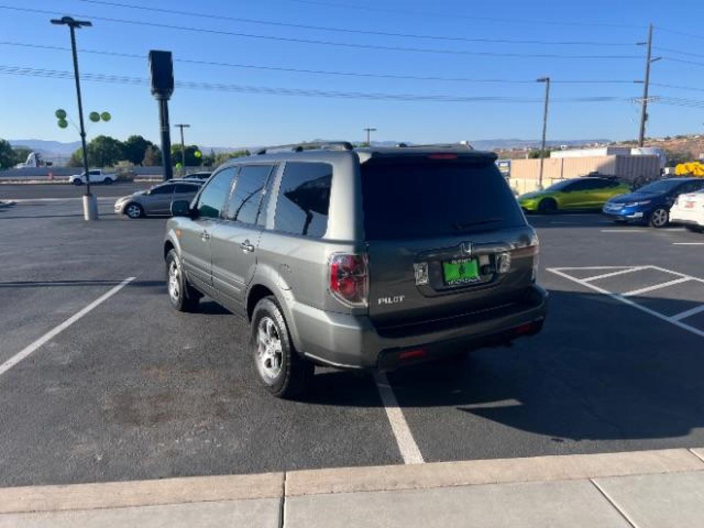 2007 Nimbus Gray Metallic /Gray Honda Pilot EX-L (5FNYF287X7B) with an 3.5L V-6 i-VTEC VCM variable valve control engine, Automatic transmission, located at 1865 East Red Hills Pkwy, St. George, 84770, (435) 628-0023, 37.120850, -113.543640 - We specialize in helping ALL people get the best financing available. No matter your credit score, good, bad or none we can get you an amazing rate. Had a bankruptcy, divorce, or repossessions? We give you the green light to get your credit back on the road. Low down and affordable payments that fit - Photo#4