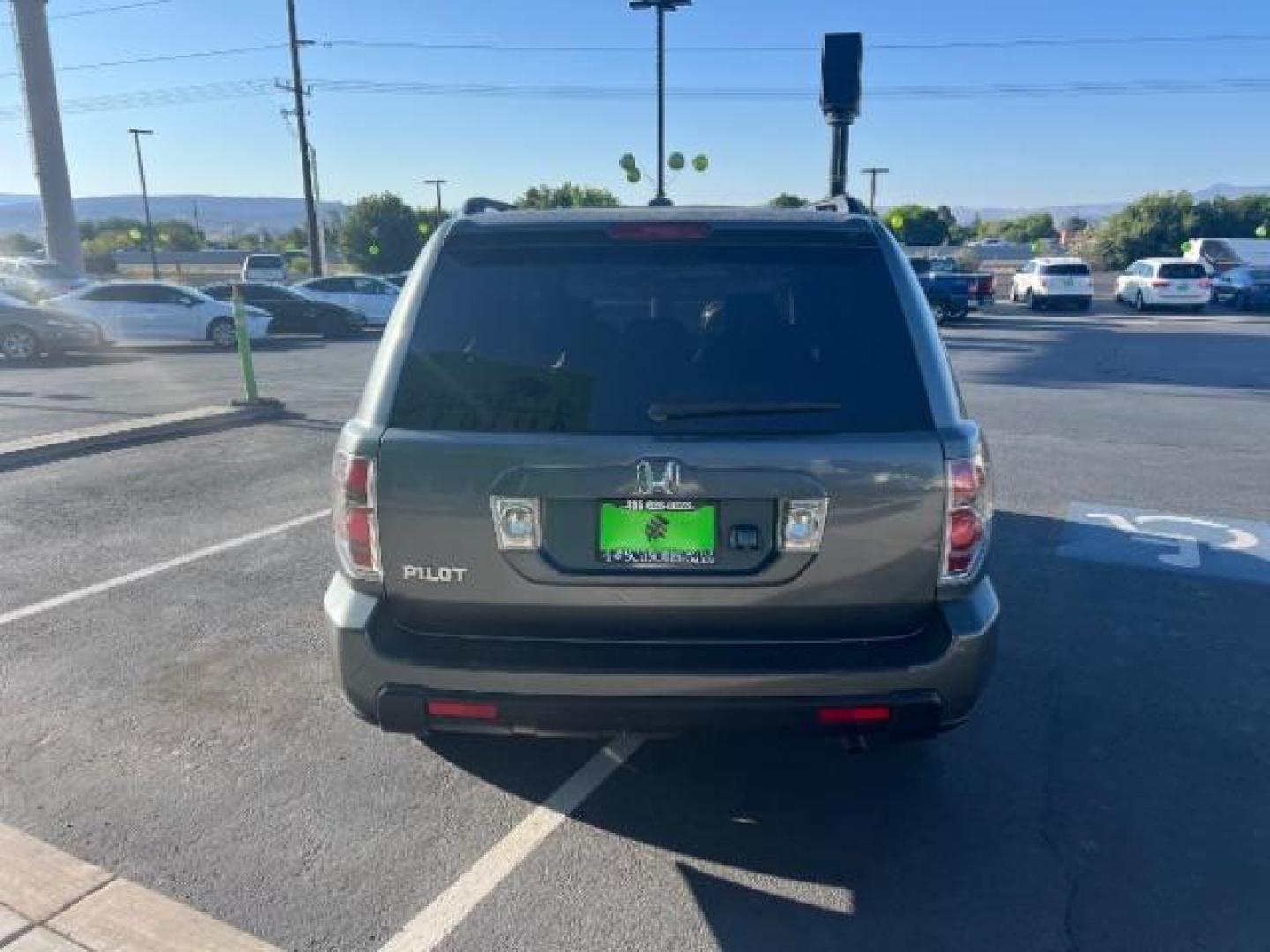 2007 Nimbus Gray Metallic /Gray Honda Pilot EX-L (5FNYF287X7B) with an 3.5L V-6 i-VTEC VCM variable valve control engine, Automatic transmission, located at 1865 East Red Hills Pkwy, St. George, 84770, (435) 628-0023, 37.120850, -113.543640 - We specialize in helping ALL people get the best financing available. No matter your credit score, good, bad or none we can get you an amazing rate. Had a bankruptcy, divorce, or repossessions? We give you the green light to get your credit back on the road. Low down and affordable payments that fit - Photo#5