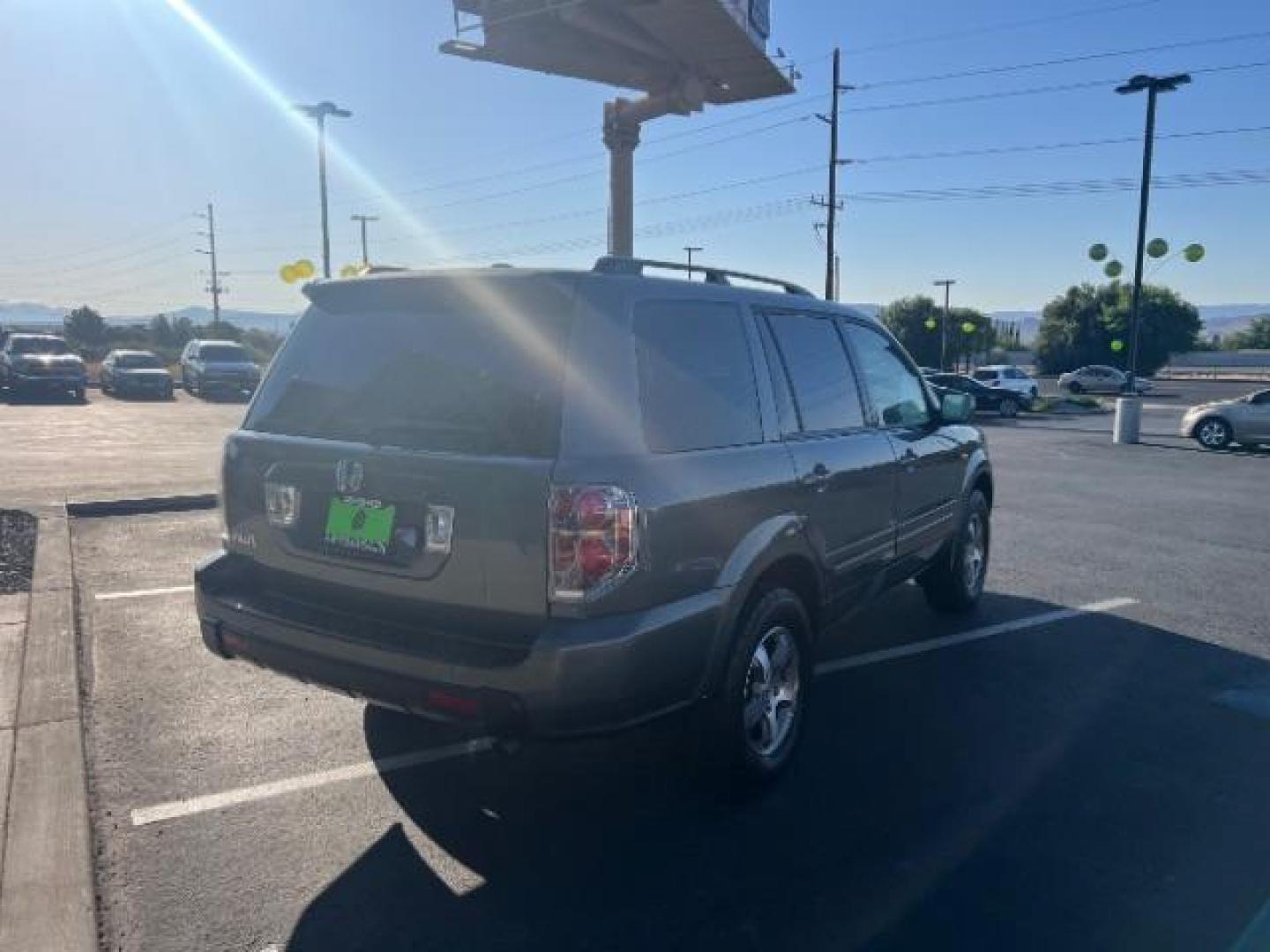 2007 Nimbus Gray Metallic /Gray Honda Pilot EX-L (5FNYF287X7B) with an 3.5L V-6 i-VTEC VCM variable valve control engine, Automatic transmission, located at 1865 East Red Hills Pkwy, St. George, 84770, (435) 628-0023, 37.120850, -113.543640 - We specialize in helping ALL people get the best financing available. No matter your credit score, good, bad or none we can get you an amazing rate. Had a bankruptcy, divorce, or repossessions? We give you the green light to get your credit back on the road. Low down and affordable payments that fit - Photo#6