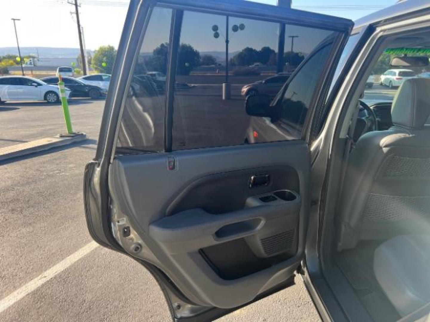 2007 Nimbus Gray Metallic /Gray Honda Pilot EX-L (5FNYF287X7B) with an 3.5L V-6 i-VTEC VCM variable valve control engine, Automatic transmission, located at 1865 East Red Hills Pkwy, St. George, 84770, (435) 628-0023, 37.120850, -113.543640 - We specialize in helping ALL people get the best financing available. No matter your credit score, good, bad or none we can get you an amazing rate. Had a bankruptcy, divorce, or repossessions? We give you the green light to get your credit back on the road. Low down and affordable payments that fit - Photo#21