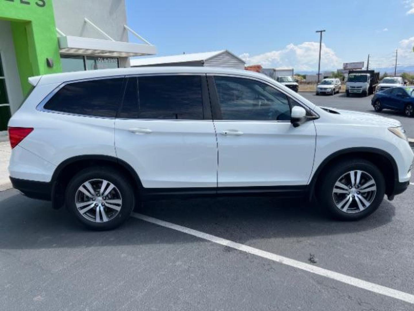 2017 White Diamond Pearl /Black Honda Pilot EX (5FNYF5H3XHB) with an 3.5L V-6 gasoline direct injection engine, Automatic transmission, located at 1865 East Red Hills Pkwy, St. George, 84770, (435) 628-0023, 37.120850, -113.543640 - We specialize in helping ALL people get the best financing available. No matter your credit score, good, bad or none we can get you an amazing rate. Had a bankruptcy, divorce, or repossessions? We give you the green light to get your credit back on the road. Low down and affordable payments that fit - Photo#7