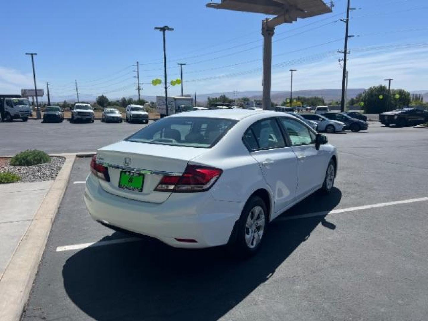 2013 Taffeta White /Beige Honda Civic LX (19XFB2F56DE) with an 1.8L I-4 i-VTEC variable valve control engine, Automatic transmission, located at 1865 East Red Hills Pkwy, St. George, 84770, (435) 628-0023, 37.120850, -113.543640 - We specialize in helping ALL people get the best financing available. No matter your credit score, good, bad or none we can get you an amazing rate. Had a bankruptcy, divorce, or repossessions? We give you the green light to get your credit back on the road. Low down and affordable payments that fit - Photo#6