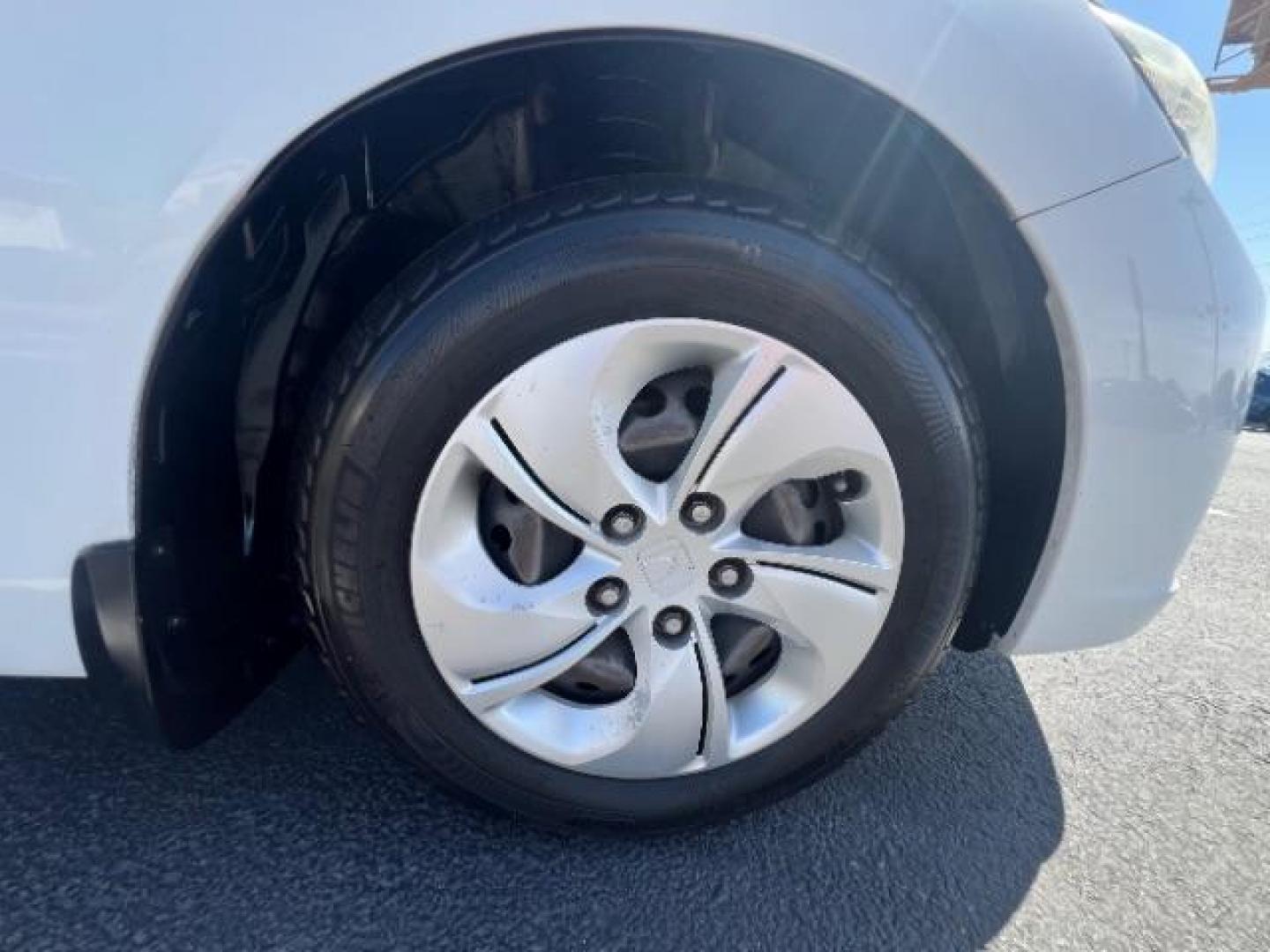 2013 Taffeta White /Beige Honda Civic LX (19XFB2F56DE) with an 1.8L I-4 i-VTEC variable valve control engine, Automatic transmission, located at 1865 East Red Hills Pkwy, St. George, 84770, (435) 628-0023, 37.120850, -113.543640 - We specialize in helping ALL people get the best financing available. No matter your credit score, good, bad or none we can get you an amazing rate. Had a bankruptcy, divorce, or repossessions? We give you the green light to get your credit back on the road. Low down and affordable payments that fit - Photo#9