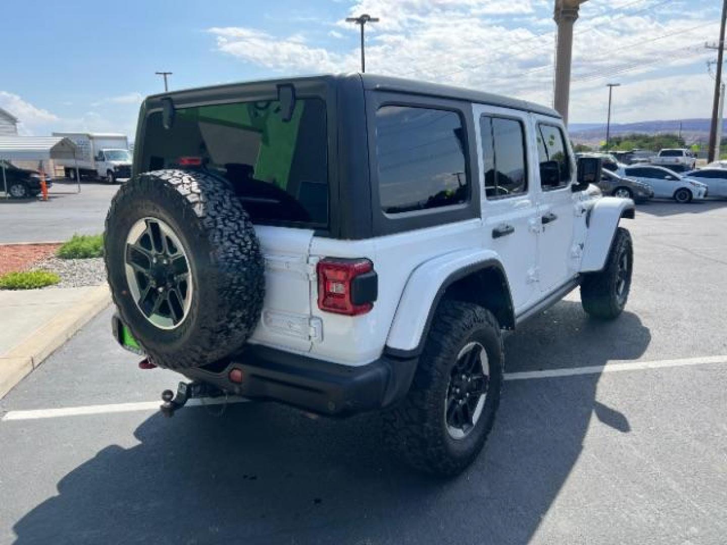 2018 Bright White Clearcoat /Black/Heritage Tan Jeep Wrangler Unlimited Rubicon 4x4 (1C4HJXFG6JW) with an Pentastar 3.6L V-6 DOHC engine, Automatic transmission, located at 940 North Main Street, Cedar City, UT, 84720, (435) 628-0023, 37.692936, -113.061897 - We specialize in helping ALL people get the best financing available. No matter your credit score, good, bad or none we can get you an amazing rate. Had a bankruptcy, divorce, or repossessions? We give you the green light to get your credit back on the road. Low down and affordable payments that fit - Photo#6