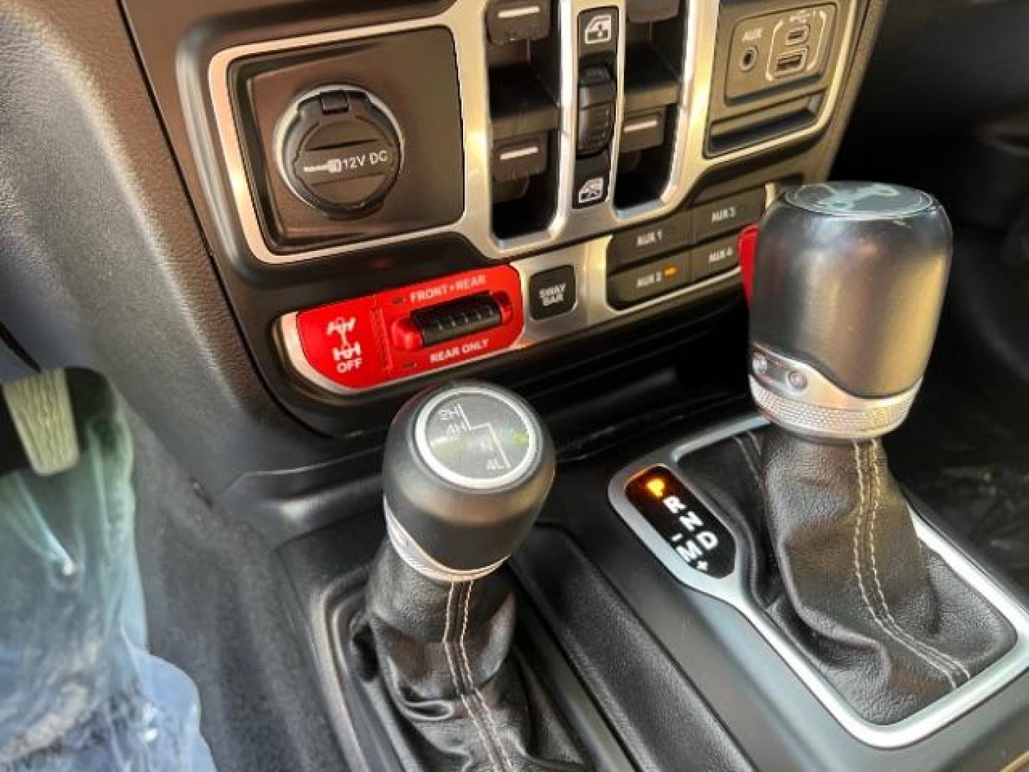 2018 Bright White Clearcoat /Black/Heritage Tan Jeep Wrangler Unlimited Rubicon 4x4 (1C4HJXFG6JW) with an Pentastar 3.6L V-6 DOHC engine, Automatic transmission, located at 940 North Main Street, Cedar City, UT, 84720, (435) 628-0023, 37.692936, -113.061897 - We specialize in helping ALL people get the best financing available. No matter your credit score, good, bad or none we can get you an amazing rate. Had a bankruptcy, divorce, or repossessions? We give you the green light to get your credit back on the road. Low down and affordable payments that fit - Photo#24