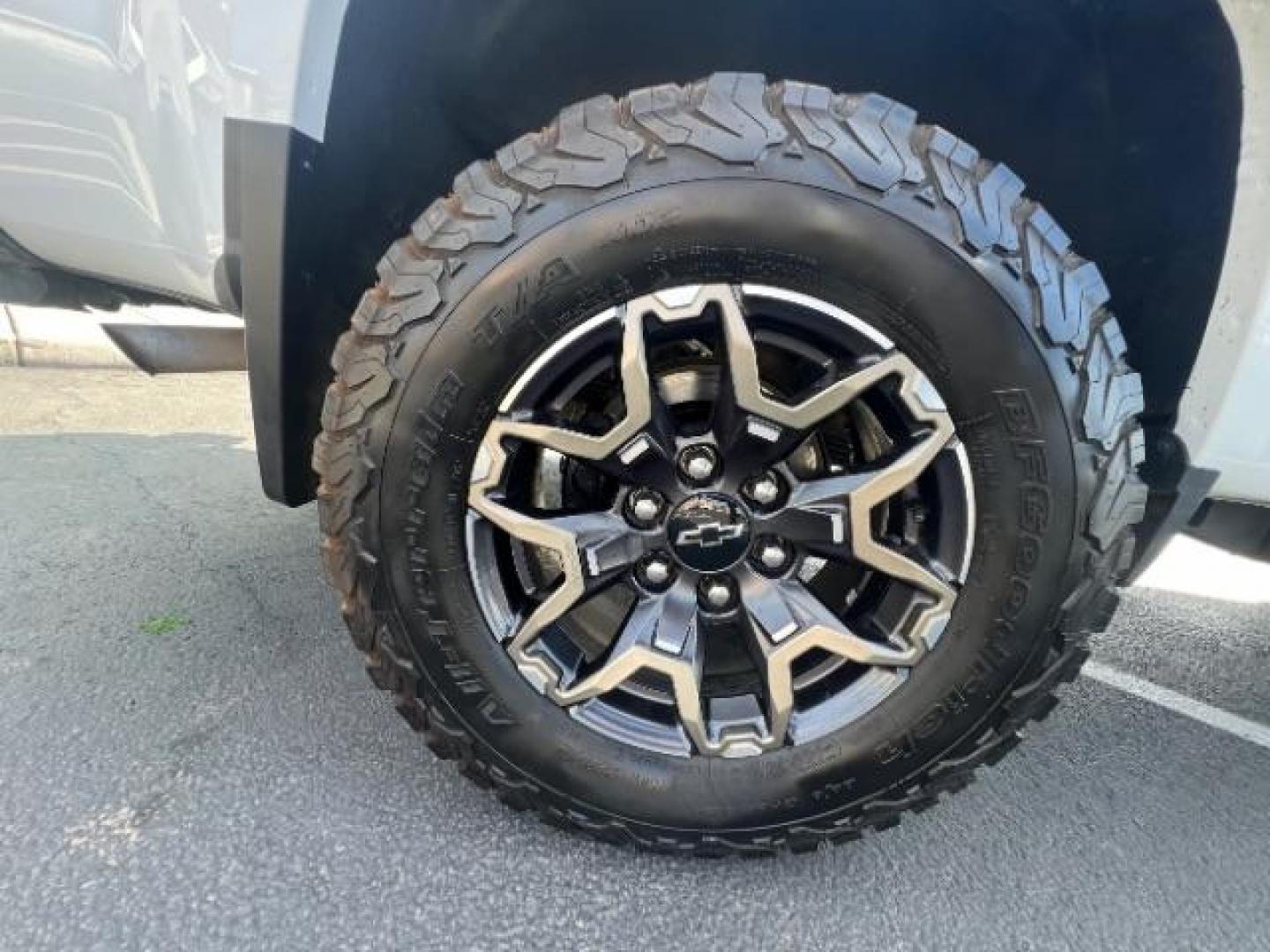 2018 Summit White /Jet Black/Dark Ash Chevrolet Colorado WT (1GCHTBEN0J1) , Automatic transmission, located at 1865 East Red Hills Pkwy, St. George, 84770, (435) 628-0023, 37.120850, -113.543640 - We specialize in helping ALL people get the best financing available. No matter your credit score, good, bad or none we can get you an amazing rate. Had a bankruptcy, divorce, or repossessions? We give you the green light to get your credit back on the road. Low down and affordable payments that fit - Photo#11