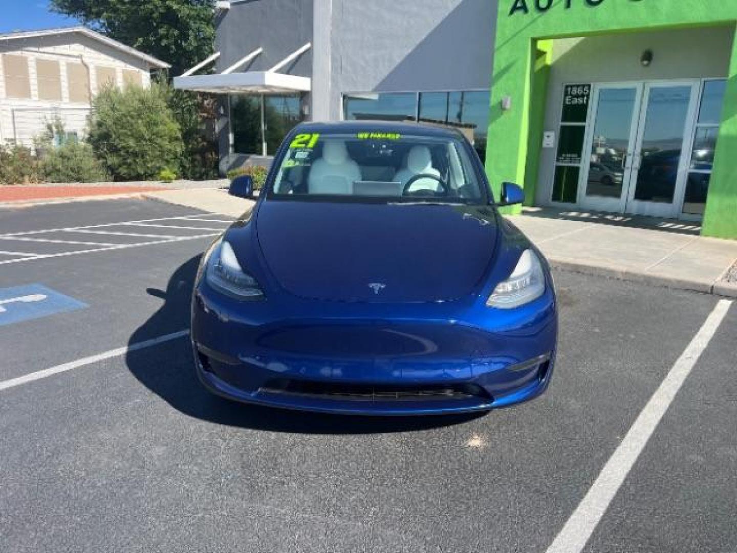 2021 Deep Blue Metallic /Black Tesla Model Y Long Range Dual Motor All-Wheel Drive (5YJYGDEE2MF) with an Electric engine, AUTOMATIC transmission, located at 1865 East Red Hills Pkwy, St. George, 84770, (435) 628-0023, 37.120850, -113.543640 - Excellent Model Y in rare color combo blue on white. Gets 260 miles on full charge. Full battery and motor warranty up to 120k miles Financing for ALL credit types. Aftermarket battery warranty available. We are THE southern Utah Tesla Experts. Call or text for more info - Photo#3