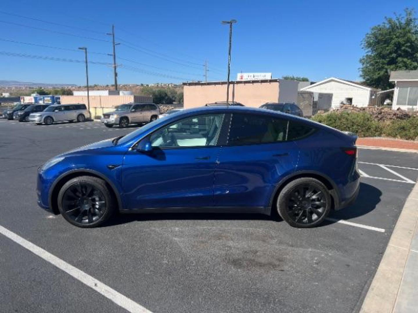 2021 Deep Blue Metallic /Black Tesla Model Y Long Range Dual Motor All-Wheel Drive (5YJYGDEE2MF) with an Electric engine, AUTOMATIC transmission, located at 1865 East Red Hills Pkwy, St. George, 84770, (435) 628-0023, 37.120850, -113.543640 - Excellent Model Y in rare color combo blue on white. Gets 260 miles on full charge. Full battery and motor warranty up to 120k miles Financing for ALL credit types. Aftermarket battery warranty available. We are THE southern Utah Tesla Experts. Call or text for more info - Photo#5