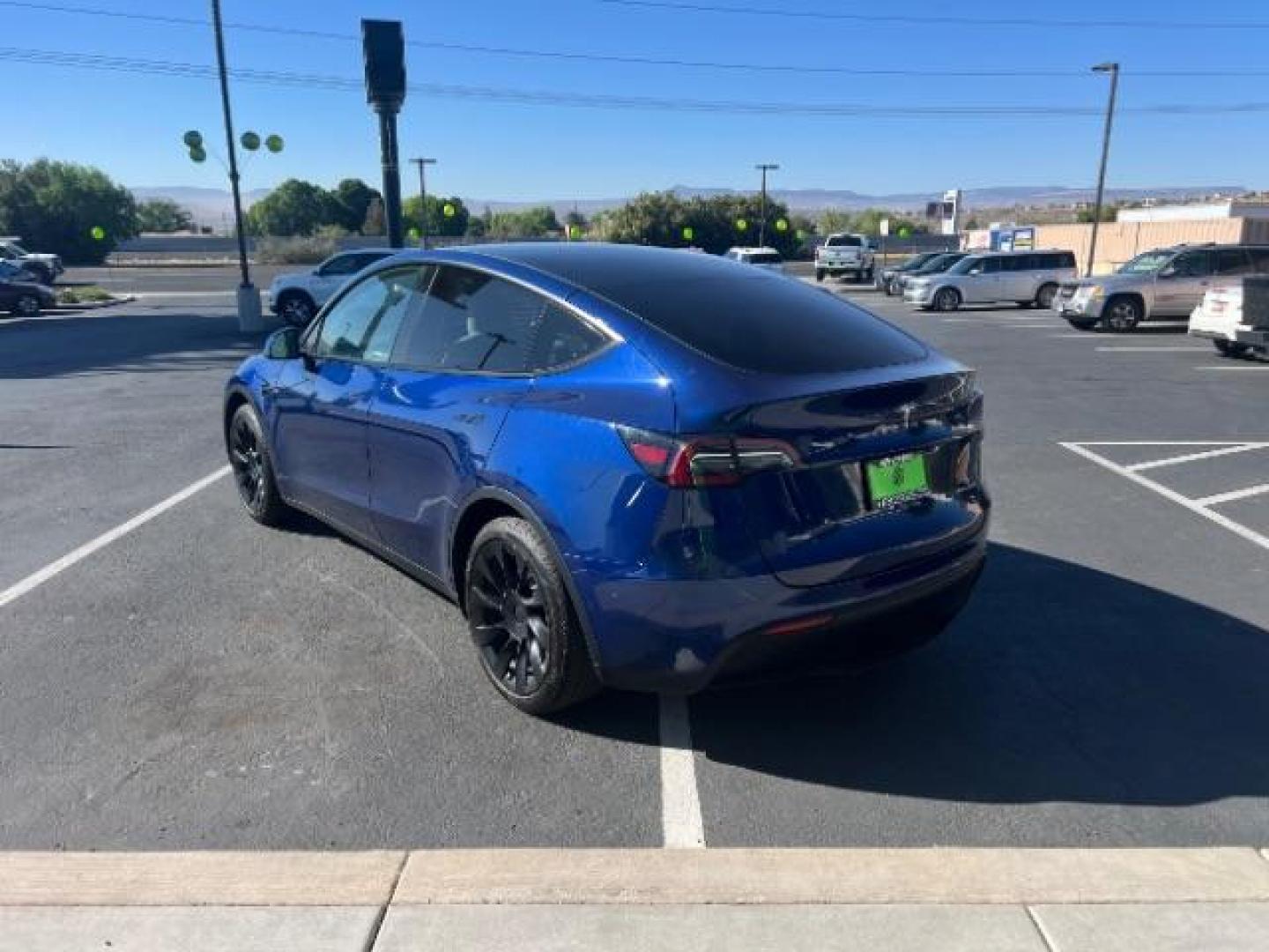 2021 Deep Blue Metallic /Black Tesla Model Y Long Range Dual Motor All-Wheel Drive (5YJYGDEE2MF) with an Electric engine, AUTOMATIC transmission, located at 1865 East Red Hills Pkwy, St. George, 84770, (435) 628-0023, 37.120850, -113.543640 - Excellent Model Y in rare color combo blue on white. Gets 260 miles on full charge. Full battery and motor warranty up to 120k miles Financing for ALL credit types. Aftermarket battery warranty available. We are THE southern Utah Tesla Experts. Call or text for more info - Photo#6