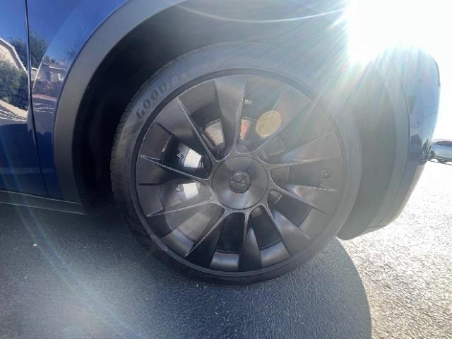 2021 Deep Blue Metallic /Black Tesla Model Y Long Range Dual Motor All-Wheel Drive (5YJYGDEE2MF) with an Electric engine, AUTOMATIC transmission, located at 1865 East Red Hills Pkwy, St. George, 84770, (435) 628-0023, 37.120850, -113.543640 - Excellent Model Y in rare color combo blue on white. Gets 260 miles on full charge. Full battery and motor warranty up to 120k miles Financing for ALL credit types. Aftermarket battery warranty available. We are THE southern Utah Tesla Experts. Call or text for more info - Photo#10