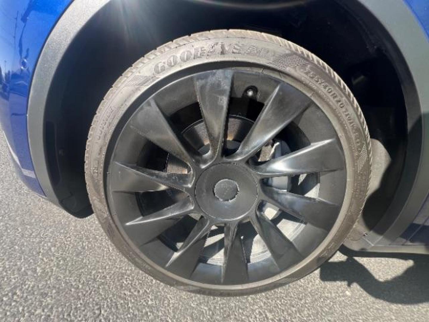 2021 Deep Blue Metallic /Black Tesla Model Y Long Range Dual Motor All-Wheel Drive (5YJYGDEE2MF) with an Electric engine, AUTOMATIC transmission, located at 1865 East Red Hills Pkwy, St. George, 84770, (435) 628-0023, 37.120850, -113.543640 - Excellent Model Y in rare color combo blue on white. Gets 260 miles on full charge. Full battery and motor warranty up to 120k miles Financing for ALL credit types. Aftermarket battery warranty available. We are THE southern Utah Tesla Experts. Call or text for more info - Photo#11