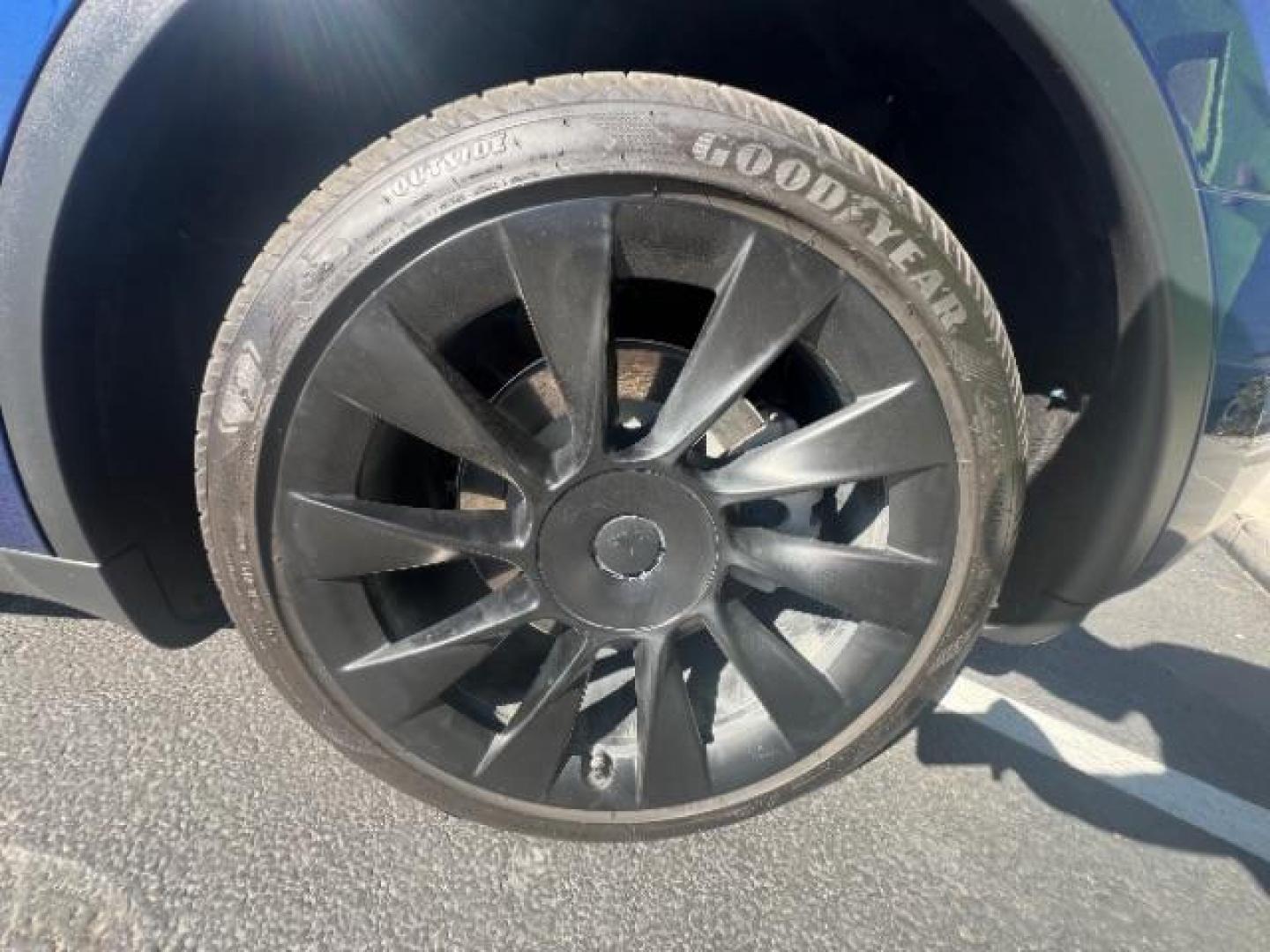 2021 Deep Blue Metallic /Black Tesla Model Y Long Range Dual Motor All-Wheel Drive (5YJYGDEE2MF) with an Electric engine, AUTOMATIC transmission, located at 1865 East Red Hills Pkwy, St. George, 84770, (435) 628-0023, 37.120850, -113.543640 - Excellent Model Y in rare color combo blue on white. Gets 260 miles on full charge. Full battery and motor warranty up to 120k miles Financing for ALL credit types. Aftermarket battery warranty available. We are THE southern Utah Tesla Experts. Call or text for more info - Photo#12