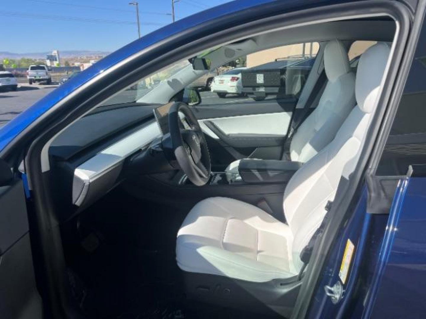 2021 Deep Blue Metallic /Black Tesla Model Y Long Range Dual Motor All-Wheel Drive (5YJYGDEE2MF) with an Electric engine, AUTOMATIC transmission, located at 1865 East Red Hills Pkwy, St. George, 84770, (435) 628-0023, 37.120850, -113.543640 - Excellent Model Y in rare color combo blue on white. Gets 260 miles on full charge. Full battery and motor warranty up to 120k miles Financing for ALL credit types. Aftermarket battery warranty available. We are THE southern Utah Tesla Experts. Call or text for more info - Photo#16