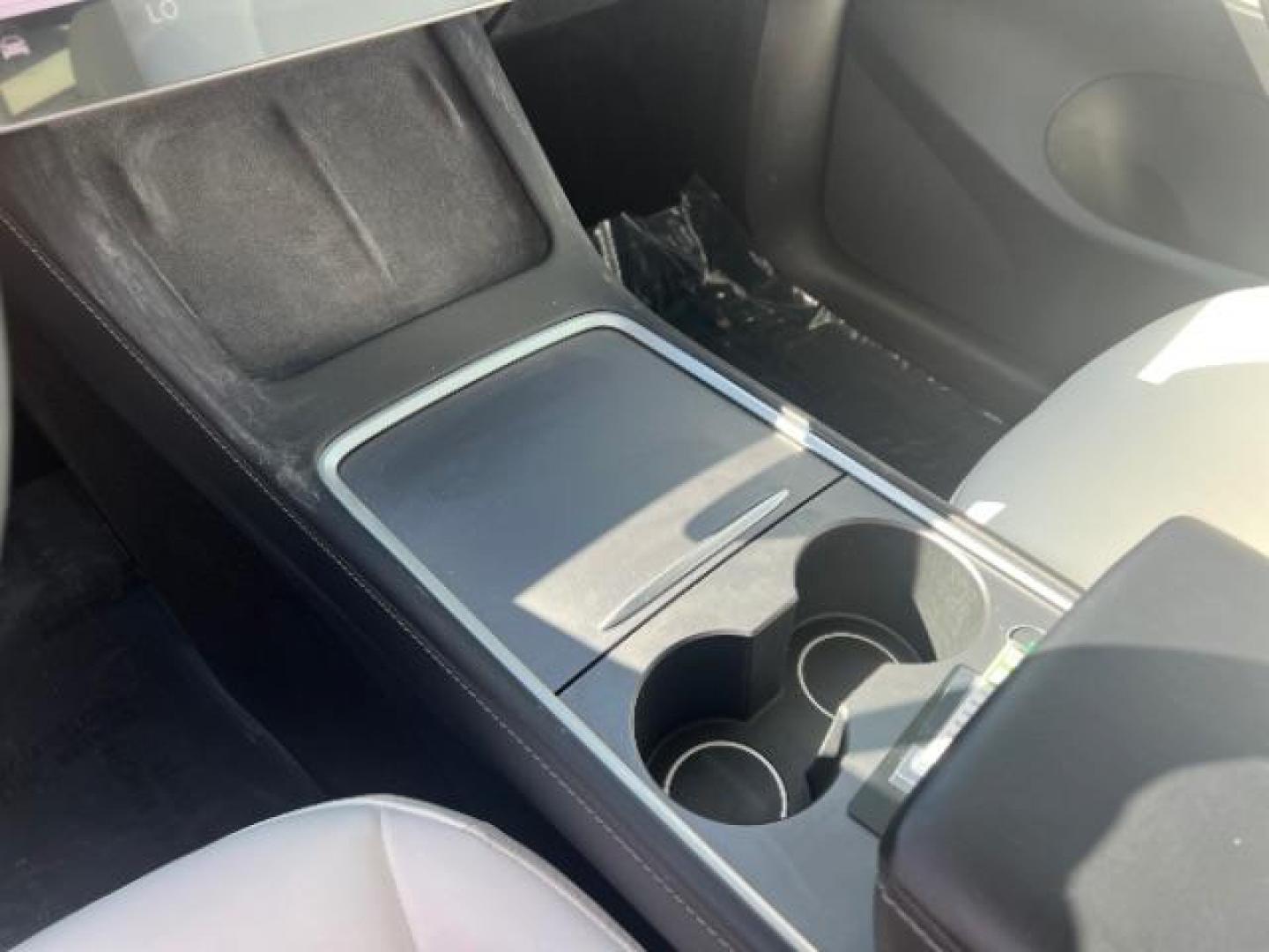 2021 Deep Blue Metallic /Black Tesla Model Y Long Range Dual Motor All-Wheel Drive (5YJYGDEE2MF) with an Electric engine, AUTOMATIC transmission, located at 1865 East Red Hills Pkwy, St. George, 84770, (435) 628-0023, 37.120850, -113.543640 - Excellent Model Y in rare color combo blue on white. Gets 260 miles on full charge. Full battery and motor warranty up to 120k miles Financing for ALL credit types. Aftermarket battery warranty available. We are THE southern Utah Tesla Experts. Call or text for more info - Photo#18