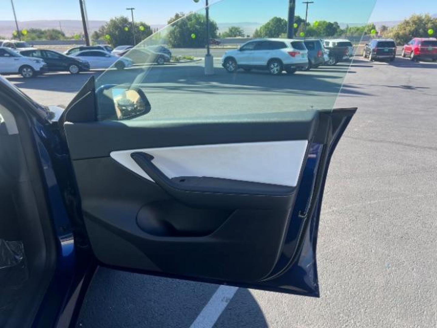 2021 Deep Blue Metallic /Black Tesla Model Y Long Range Dual Motor All-Wheel Drive (5YJYGDEE2MF) with an Electric engine, AUTOMATIC transmission, located at 1865 East Red Hills Pkwy, St. George, 84770, (435) 628-0023, 37.120850, -113.543640 - Excellent Model Y in rare color combo blue on white. Gets 260 miles on full charge. Full battery and motor warranty up to 120k miles Financing for ALL credit types. Aftermarket battery warranty available. We are THE southern Utah Tesla Experts. Call or text for more info - Photo#27