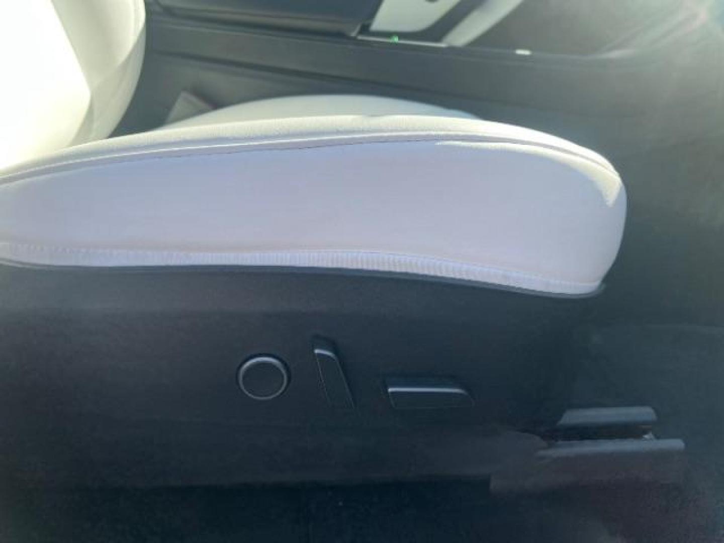 2021 Deep Blue Metallic /Black Tesla Model Y Long Range Dual Motor All-Wheel Drive (5YJYGDEE2MF) with an Electric engine, AUTOMATIC transmission, located at 1865 East Red Hills Pkwy, St. George, 84770, (435) 628-0023, 37.120850, -113.543640 - Excellent Model Y in rare color combo blue on white. Gets 260 miles on full charge. Full battery and motor warranty up to 120k miles Financing for ALL credit types. Aftermarket battery warranty available. We are THE southern Utah Tesla Experts. Call or text for more info - Photo#28