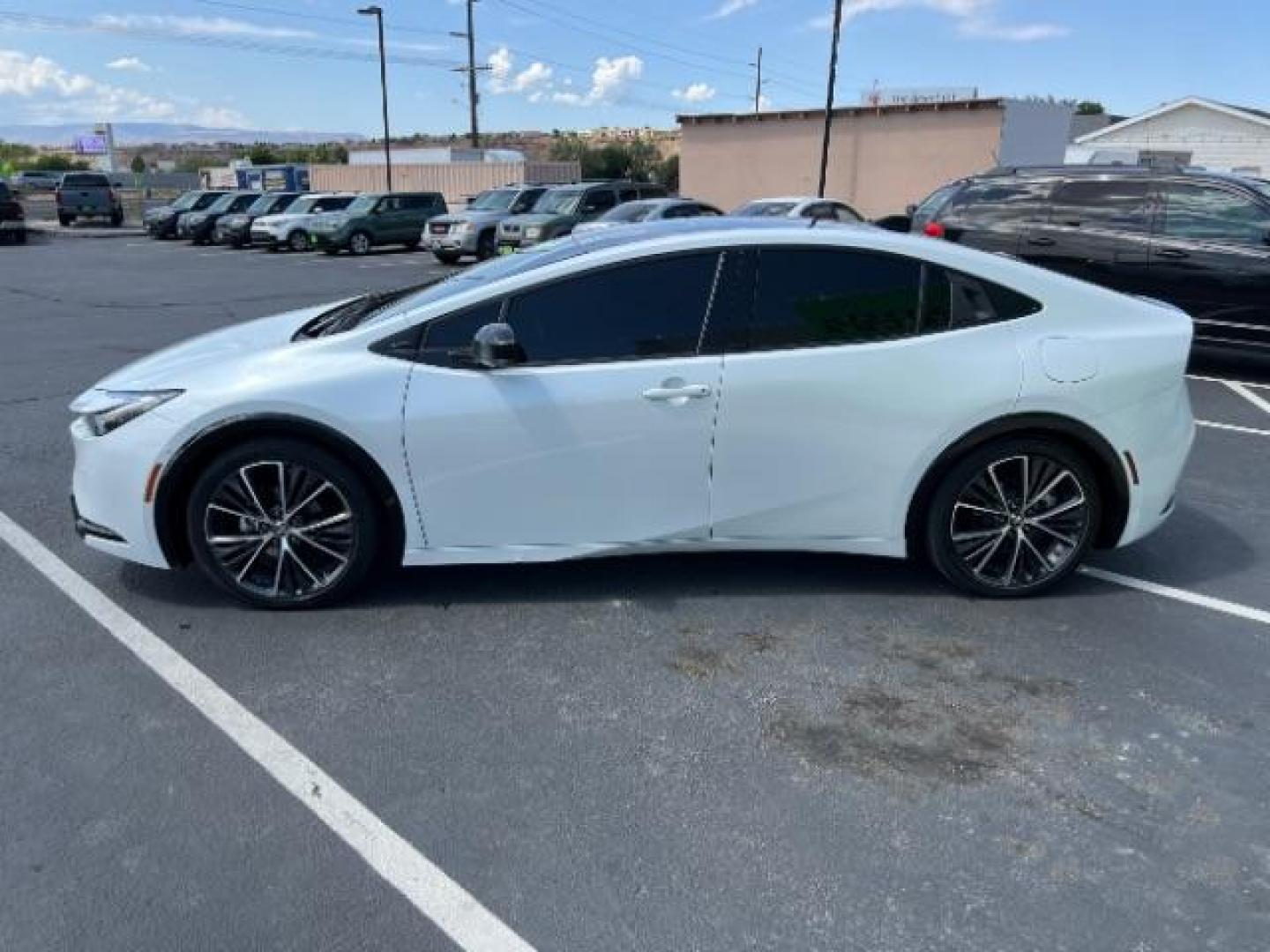 2023 Wind Chill Pearl /Gradient Black Toyota Prius Limited (JTDACAAU6P3) with an 2L I-4 port/direct injection engine, AUTOMATIC transmission, located at 1865 East Red Hills Pkwy, St. George, 84770, (435) 628-0023, 37.120850, -113.543640 - Photo#4