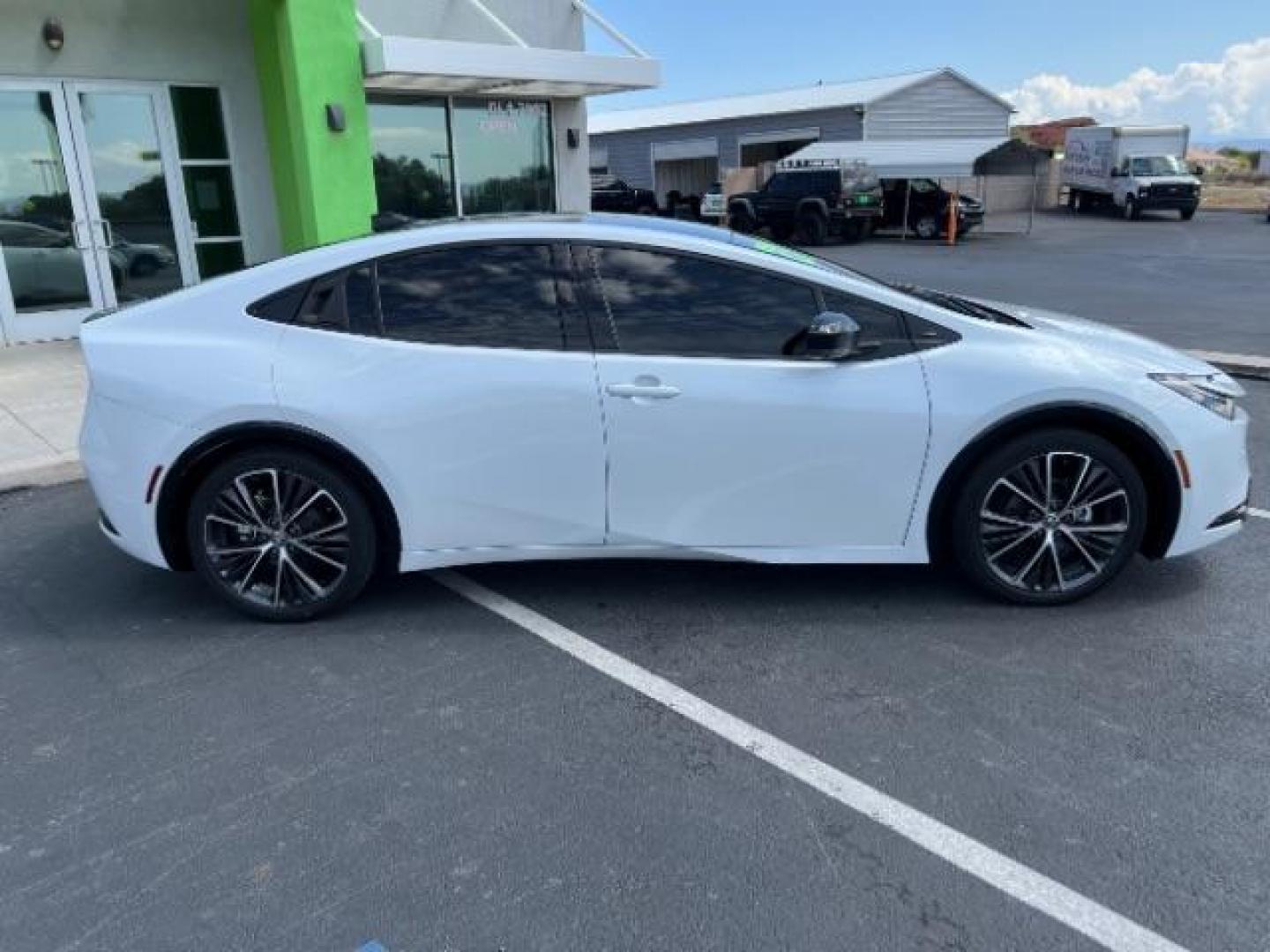 2023 Wind Chill Pearl /Gradient Black Toyota Prius Limited (JTDACAAU6P3) with an 2L I-4 port/direct injection engine, AUTOMATIC transmission, located at 1865 East Red Hills Pkwy, St. George, 84770, (435) 628-0023, 37.120850, -113.543640 - Photo#6