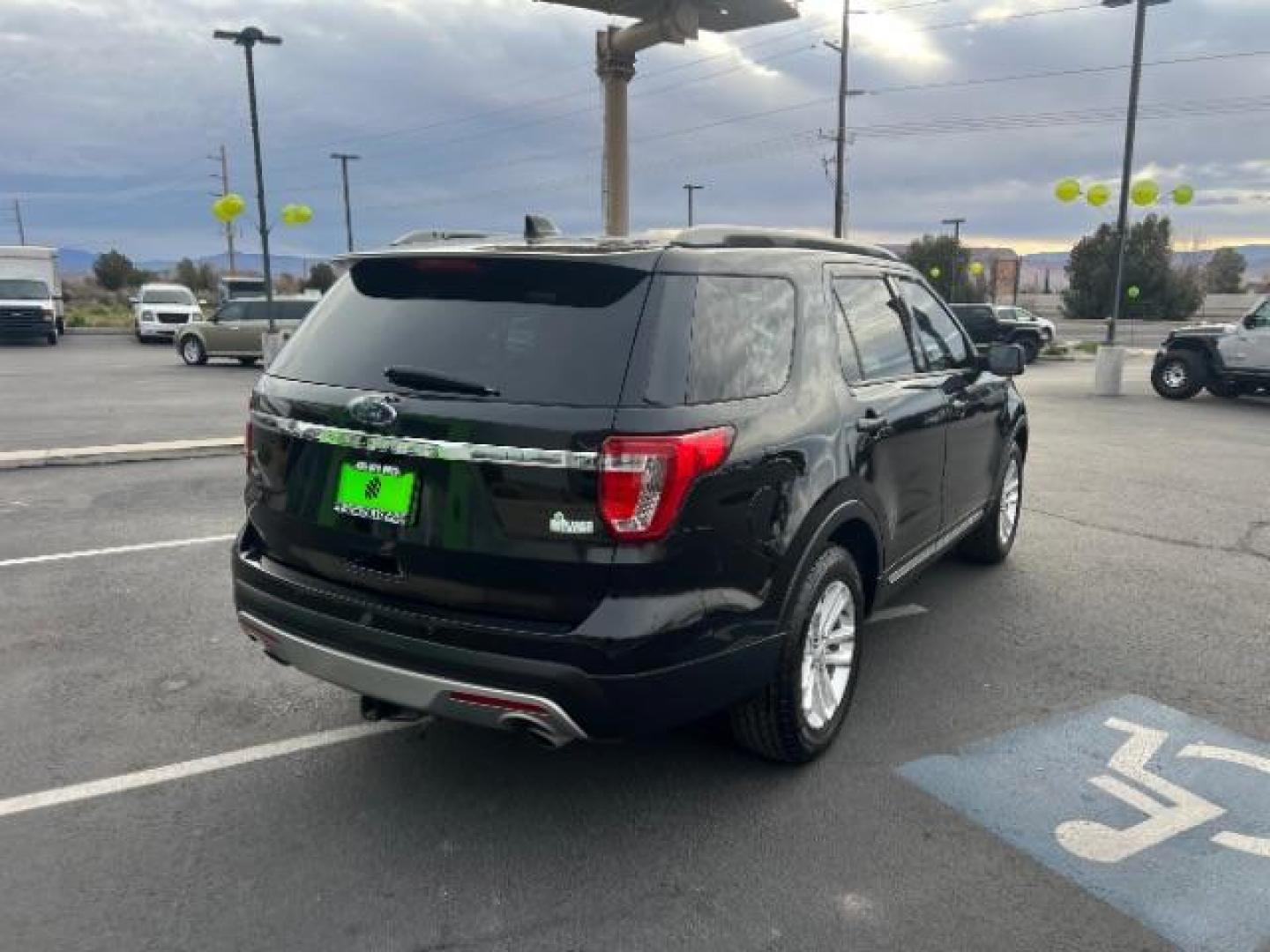 2017 Shadow Black /Ebony Black Ford Explorer XLT (1FM5K7D86HG) with an EcoBoost 2.3L I-4 gasoline direct injection engine, AUTOMATIC transmission, located at 1865 East Red Hills Pkwy, St. George, 84770, (435) 628-0023, 37.120850, -113.543640 - We specialize in helping ALL people get the best financing available. No matter your credit score, good, bad or none we can get you an amazing rate. Had a bankruptcy, divorce, or repossessions? We give you the green light to get your credit back on the road. Low down and affordable payments that fit - Photo#6