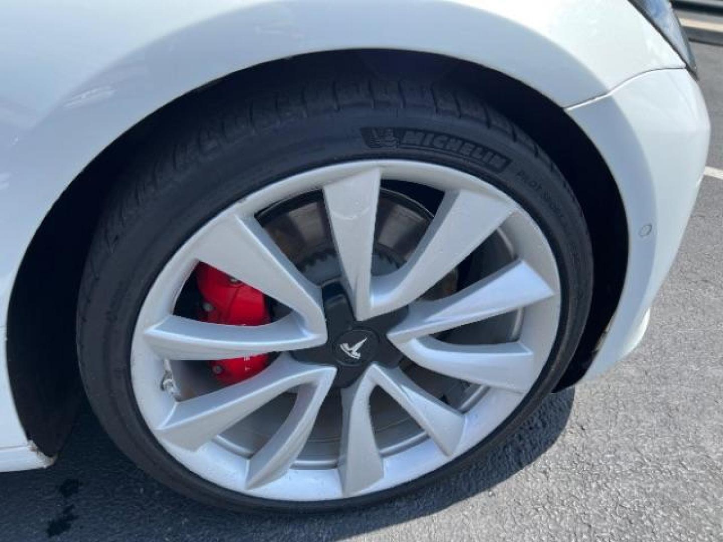 2018 Pearl White Multi-Coat /White Tesla Model 3 Long Range | Performance (5YJ3E1EB1JF) , located at 1865 East Red Hills Pkwy, St. George, 84770, (435) 628-0023, 37.120850, -113.543640 - ****Price includes $4k IRS EV REBATE**** We are setup with IRS to file the rebate directly and take credit off the price of car. Check with IRS EV website to be sure you qualify. Congress has threatened to end rebate so ACT FAST! Full Self Driving Paid For! ($8k add on) Premium Connectiviy Includ - Photo#5
