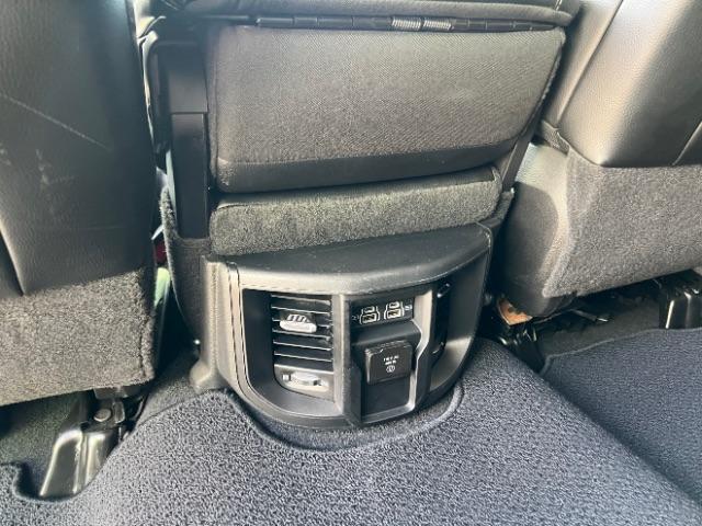 2024 Bright White Clearcoat /Black Ram 2500 Laramie Crew Cab 4x4 6'4 Box (3C6UR5FL3RG) with an Cummins 6.7L I-6 diesel direct injection engine, Automatic transmission, located at 1865 East Red Hills Pkwy, St. George, 84770, (435) 628-0023, 37.120850, -113.543640 - We specialize in helping ALL people get the best financing available. No matter your credit score, good, bad or none we can get you an amazing rate. Had a bankruptcy, divorce, or repossessions? We give you the green light to get your credit back on the road. Low down and affordable payments that fit - Photo#27