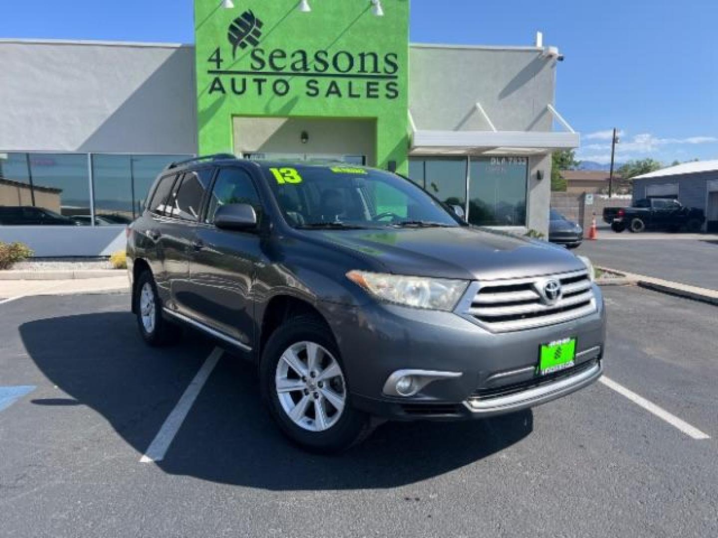 2013 Magnetic Gray Metallic /Black Toyota Highlander Base V6 | SE V6 | Base Plus V6 (5TDZK3EH6DS) with an 3.5L V-6 DOHC engine, AUTOMATIC transmission, located at 1865 East Red Hills Pkwy, St. George, 84770, (435) 628-0023, 37.120850, -113.543640 - We specialize in helping ALL people get the best financing available. No matter your credit score, good, bad or none we can get you an amazing rate. Had a bankruptcy, divorce, or repossessions? We give you the green light to get your credit back on the road. Low down and affordable payments that fit - Photo#0