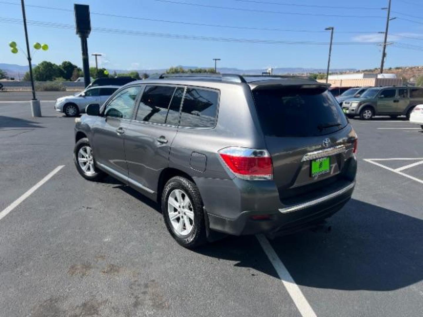 2013 Magnetic Gray Metallic /Black Toyota Highlander Base V6 | SE V6 | Base Plus V6 (5TDZK3EH6DS) with an 3.5L V-6 DOHC engine, AUTOMATIC transmission, located at 1865 East Red Hills Pkwy, St. George, 84770, (435) 628-0023, 37.120850, -113.543640 - We specialize in helping ALL people get the best financing available. No matter your credit score, good, bad or none we can get you an amazing rate. Had a bankruptcy, divorce, or repossessions? We give you the green light to get your credit back on the road. Low down and affordable payments that fit - Photo#4