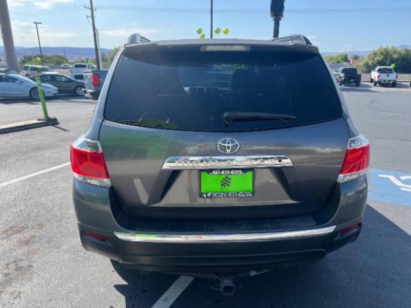 2013 Magnetic Gray Metallic /Black Toyota Highlander Base V6 | SE V6 | Base Plus V6 (5TDZK3EH6DS) with an 3.5L V-6 DOHC engine, AUTOMATIC transmission, located at 1865 East Red Hills Pkwy, St. George, 84770, (435) 628-0023, 37.120850, -113.543640 - We specialize in helping ALL people get the best financing available. No matter your credit score, good, bad or none we can get you an amazing rate. Had a bankruptcy, divorce, or repossessions? We give you the green light to get your credit back on the road. Low down and affordable payments that fit - Photo#5