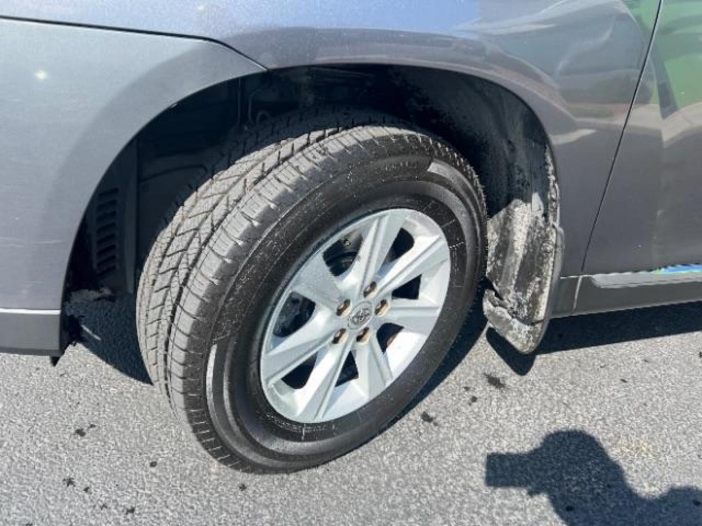 2013 Magnetic Gray Metallic /Black Toyota Highlander Base V6 | SE V6 | Base Plus V6 (5TDZK3EH6DS) with an 3.5L V-6 DOHC engine, AUTOMATIC transmission, located at 1865 East Red Hills Pkwy, St. George, 84770, (435) 628-0023, 37.120850, -113.543640 - We specialize in helping ALL people get the best financing available. No matter your credit score, good, bad or none we can get you an amazing rate. Had a bankruptcy, divorce, or repossessions? We give you the green light to get your credit back on the road. Low down and affordable payments that fit - Photo#11