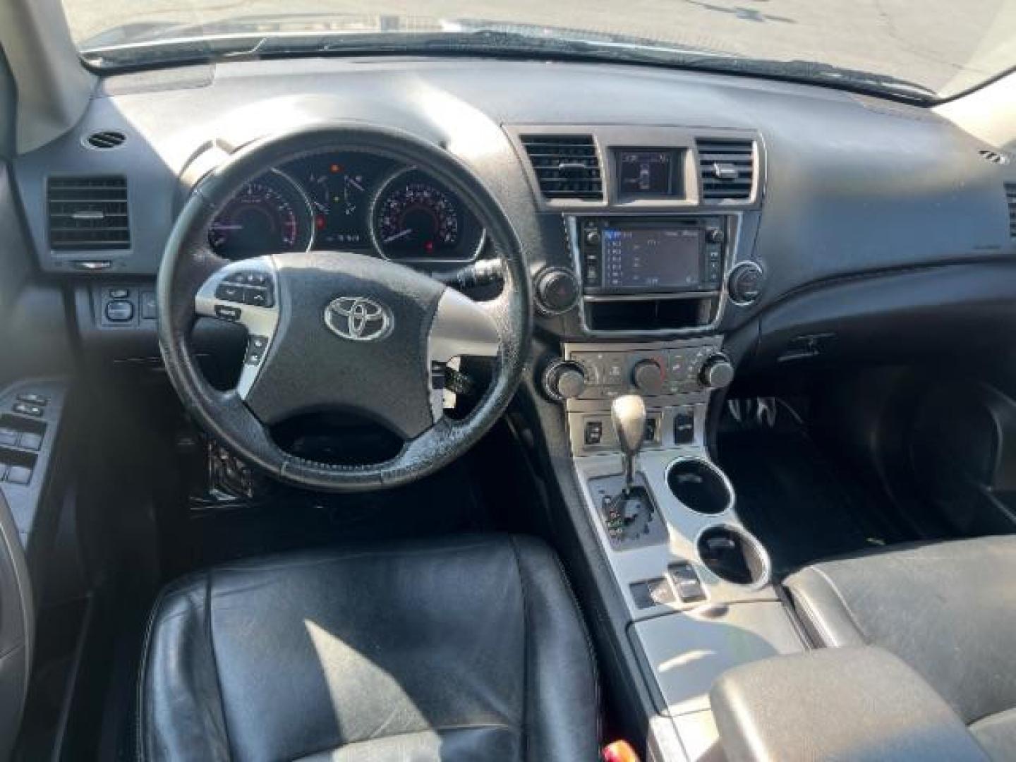 2013 Magnetic Gray Metallic /Black Toyota Highlander Base V6 | SE V6 | Base Plus V6 (5TDZK3EH6DS) with an 3.5L V-6 DOHC engine, AUTOMATIC transmission, located at 1865 East Red Hills Pkwy, St. George, 84770, (435) 628-0023, 37.120850, -113.543640 - We specialize in helping ALL people get the best financing available. No matter your credit score, good, bad or none we can get you an amazing rate. Had a bankruptcy, divorce, or repossessions? We give you the green light to get your credit back on the road. Low down and affordable payments that fit - Photo#12