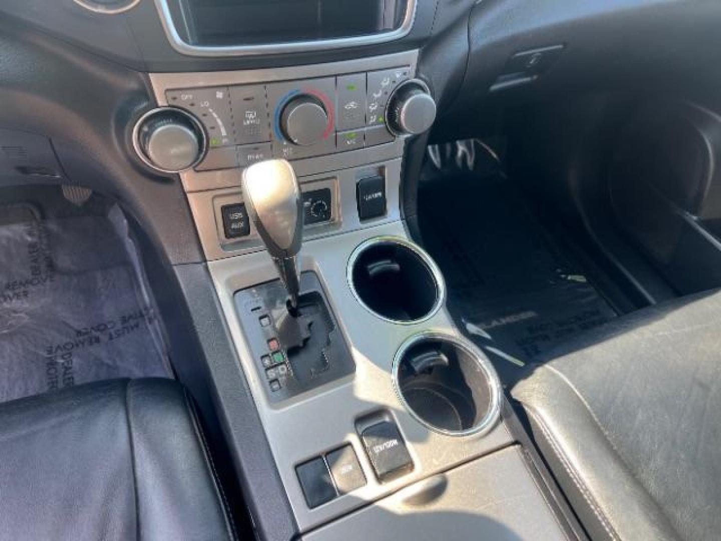 2013 Magnetic Gray Metallic /Black Toyota Highlander Base V6 | SE V6 | Base Plus V6 (5TDZK3EH6DS) with an 3.5L V-6 DOHC engine, AUTOMATIC transmission, located at 1865 East Red Hills Pkwy, St. George, 84770, (435) 628-0023, 37.120850, -113.543640 - We specialize in helping ALL people get the best financing available. No matter your credit score, good, bad or none we can get you an amazing rate. Had a bankruptcy, divorce, or repossessions? We give you the green light to get your credit back on the road. Low down and affordable payments that fit - Photo#16