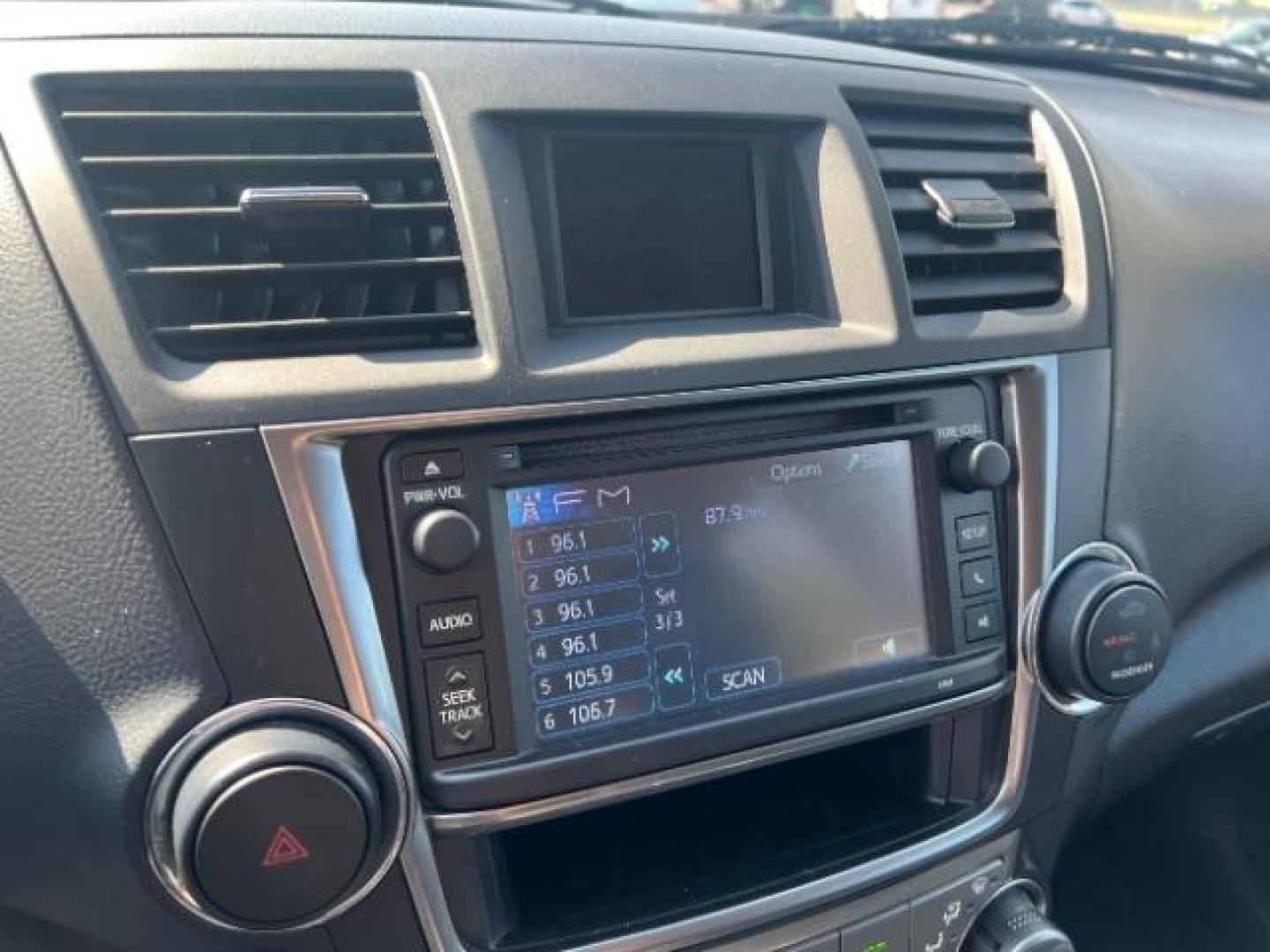 2013 Magnetic Gray Metallic /Black Toyota Highlander Base V6 | SE V6 | Base Plus V6 (5TDZK3EH6DS) with an 3.5L V-6 DOHC engine, AUTOMATIC transmission, located at 1865 East Red Hills Pkwy, St. George, 84770, (435) 628-0023, 37.120850, -113.543640 - We specialize in helping ALL people get the best financing available. No matter your credit score, good, bad or none we can get you an amazing rate. Had a bankruptcy, divorce, or repossessions? We give you the green light to get your credit back on the road. Low down and affordable payments that fit - Photo#17