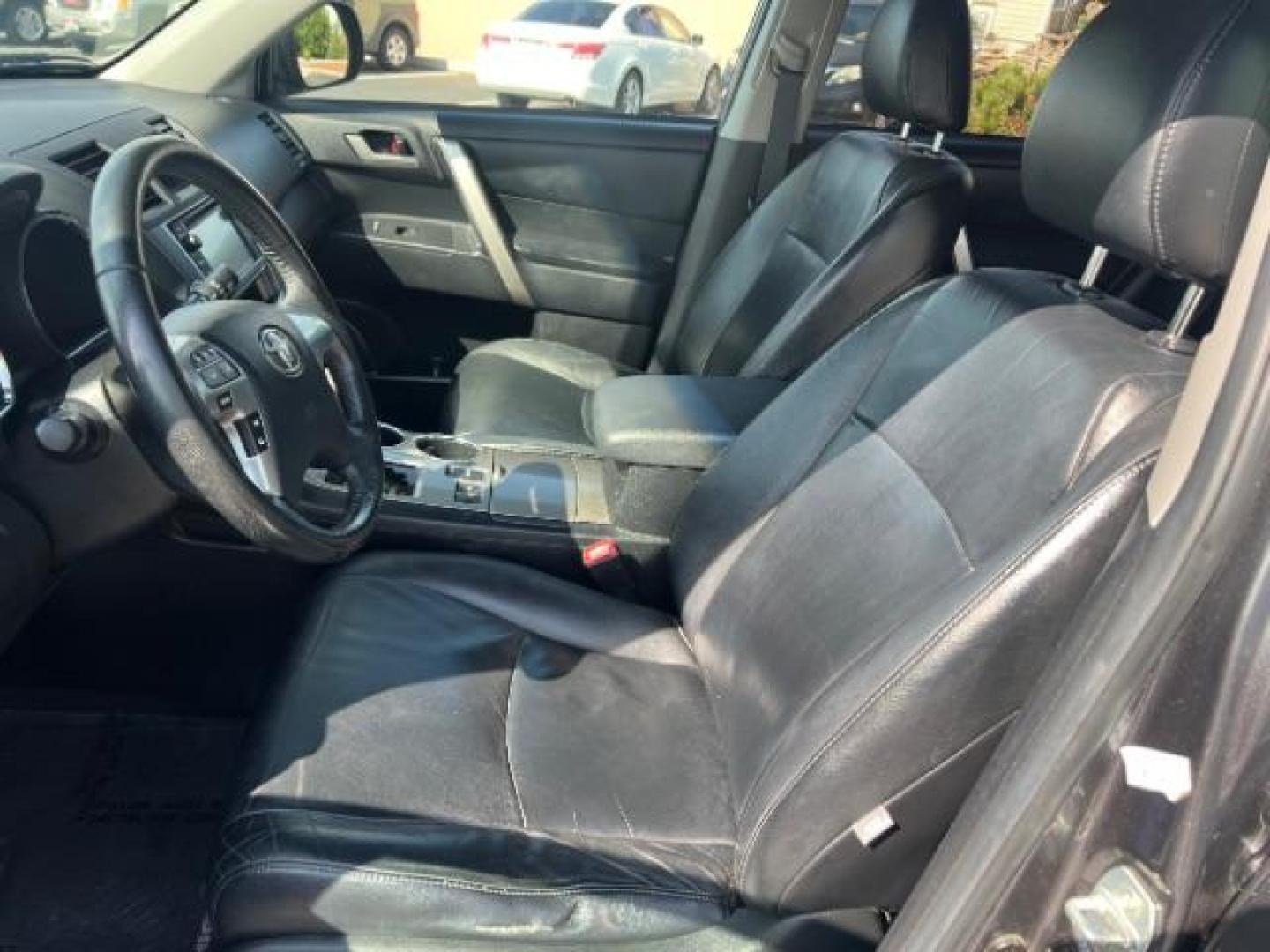 2013 Magnetic Gray Metallic /Black Toyota Highlander Base V6 | SE V6 | Base Plus V6 (5TDZK3EH6DS) with an 3.5L V-6 DOHC engine, AUTOMATIC transmission, located at 1865 East Red Hills Pkwy, St. George, 84770, (435) 628-0023, 37.120850, -113.543640 - We specialize in helping ALL people get the best financing available. No matter your credit score, good, bad or none we can get you an amazing rate. Had a bankruptcy, divorce, or repossessions? We give you the green light to get your credit back on the road. Low down and affordable payments that fit - Photo#18