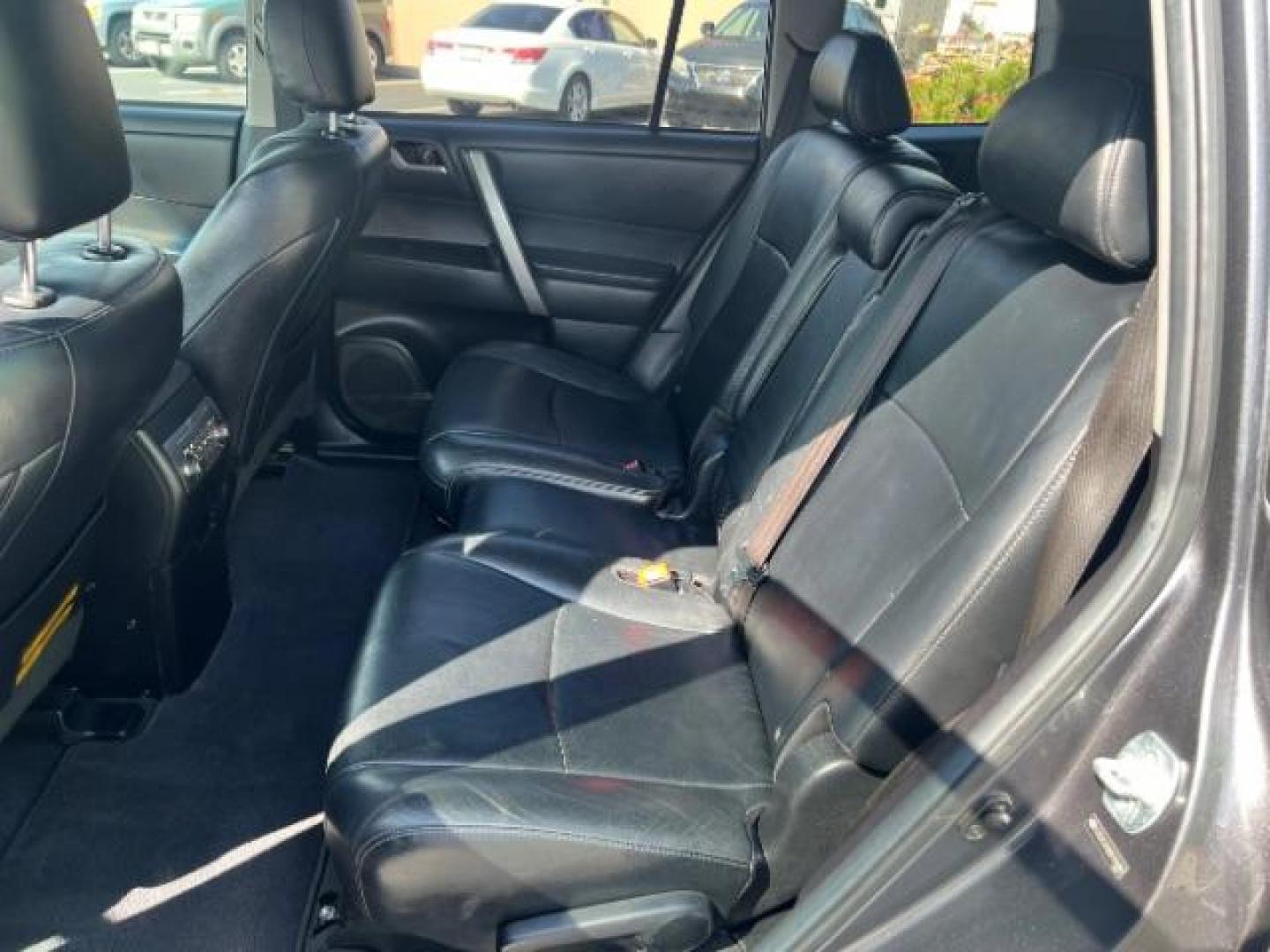 2013 Magnetic Gray Metallic /Black Toyota Highlander Base V6 | SE V6 | Base Plus V6 (5TDZK3EH6DS) with an 3.5L V-6 DOHC engine, AUTOMATIC transmission, located at 1865 East Red Hills Pkwy, St. George, 84770, (435) 628-0023, 37.120850, -113.543640 - We specialize in helping ALL people get the best financing available. No matter your credit score, good, bad or none we can get you an amazing rate. Had a bankruptcy, divorce, or repossessions? We give you the green light to get your credit back on the road. Low down and affordable payments that fit - Photo#19