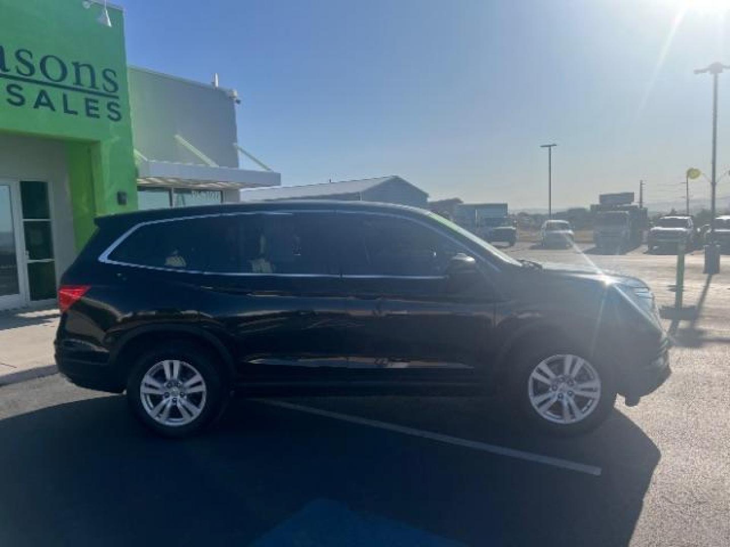 2018 Black Forest Pearl /Gray Honda Pilot LX (5FNYF5H13JB) with an 3.5L V-6 gasoline direct injection engine, AUTOMATIC transmission, located at 940 North Main Street, Cedar City, UT, 84720, (435) 628-0023, 37.692936, -113.061897 - We specialize in helping ALL people get the best financing available. No matter your credit score, good, bad or none we can get you an amazing rate. Had a bankruptcy, divorce, or repossessions? We give you the green light to get your credit back on the road. Low down and affordable payments that fit - Photo#7