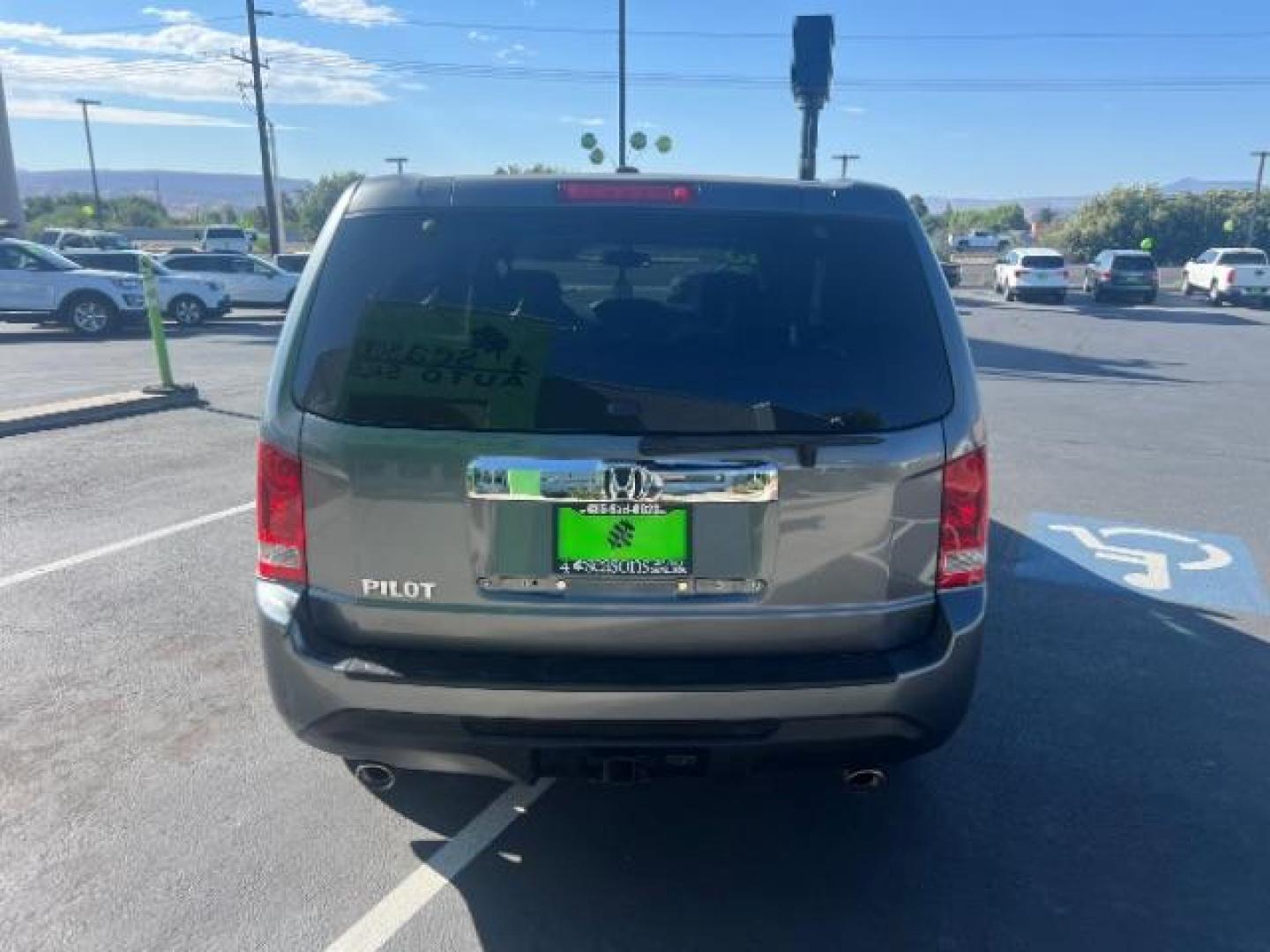 2013 Polished Metal Metallic /Beige Honda Pilot EX-L (5FNYF3H55DB) with an 3.5L V-6 i-VTEC VCM variable valve control engine, Automatic transmission, located at 1865 East Red Hills Pkwy, St. George, 84770, (435) 628-0023, 37.120850, -113.543640 - We specialize in helping ALL people get the best financing available. No matter your credit score, good, bad or none we can get you an amazing rate. Had a bankruptcy, divorce, or repossessions? We give you the green light to get your credit back on the road. Low down and affordable payments that fit - Photo#5