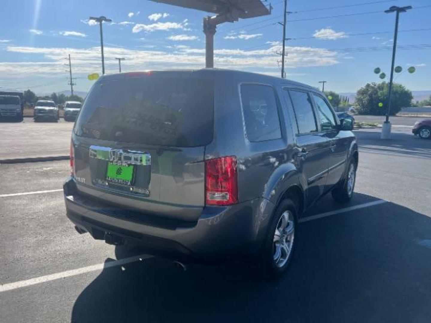 2013 Polished Metal Metallic /Beige Honda Pilot EX-L (5FNYF3H55DB) with an 3.5L V-6 i-VTEC VCM variable valve control engine, Automatic transmission, located at 1865 East Red Hills Pkwy, St. George, 84770, (435) 628-0023, 37.120850, -113.543640 - We specialize in helping ALL people get the best financing available. No matter your credit score, good, bad or none we can get you an amazing rate. Had a bankruptcy, divorce, or repossessions? We give you the green light to get your credit back on the road. Low down and affordable payments that fit - Photo#6