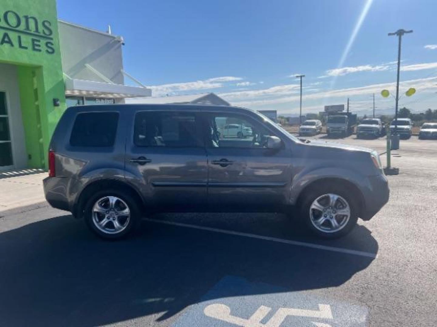 2013 Polished Metal Metallic /Beige Honda Pilot EX-L (5FNYF3H55DB) with an 3.5L V-6 i-VTEC VCM variable valve control engine, Automatic transmission, located at 1865 East Red Hills Pkwy, St. George, 84770, (435) 628-0023, 37.120850, -113.543640 - We specialize in helping ALL people get the best financing available. No matter your credit score, good, bad or none we can get you an amazing rate. Had a bankruptcy, divorce, or repossessions? We give you the green light to get your credit back on the road. Low down and affordable payments that fit - Photo#7