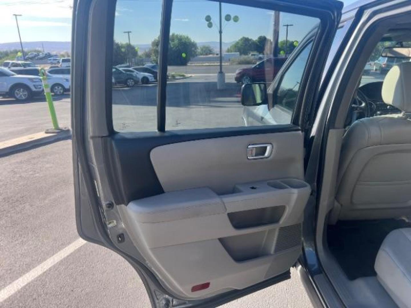 2013 Polished Metal Metallic /Beige Honda Pilot EX-L (5FNYF3H55DB) with an 3.5L V-6 i-VTEC VCM variable valve control engine, Automatic transmission, located at 1865 East Red Hills Pkwy, St. George, 84770, (435) 628-0023, 37.120850, -113.543640 - We specialize in helping ALL people get the best financing available. No matter your credit score, good, bad or none we can get you an amazing rate. Had a bankruptcy, divorce, or repossessions? We give you the green light to get your credit back on the road. Low down and affordable payments that fit - Photo#21