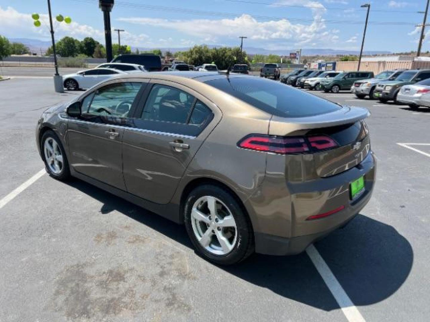 2014 BROWN /Charcoal, cloth Chevrolet Volt Standard (1G1RA6E42EU) with an 4 CYL Hybrid engine, AUTOMATIC transmission, located at 1865 East Red Hills Pkwy, St. George, 84770, (435) 628-0023, 37.120850, -113.543640 - ***This vehicle qualifies for the EV/Hybrid tax rebate of up to $4,000*** We are setup with the IRS to recieve direct payments within 72 hours. We file the rebate online with IRS and can credit it to your down payment, reduce the sales price OR give you cashback!! These cars will not last and can o - Photo#2