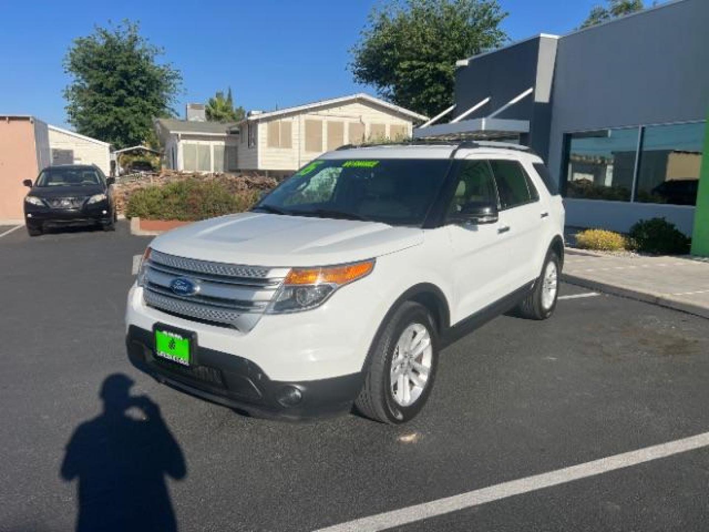 2015 Oxford White /Medium Light Stone Ford Explorer XLT (1FM5K7D85FG) with an EcoBoost 2L I-4 gasoline direct injection engine, Automatic transmission, located at 940 North Main Street, Cedar City, UT, 84720, (435) 628-0023, 37.692936, -113.061897 - We specialize in helping ALL people get the best financing available. No matter your credit score, good, bad or none we can get you an amazing rate. Had a bankruptcy, divorce, or repossessions? We give you the green light to get your credit back on the road. Low down and affordable payments that fit - Photo#2
