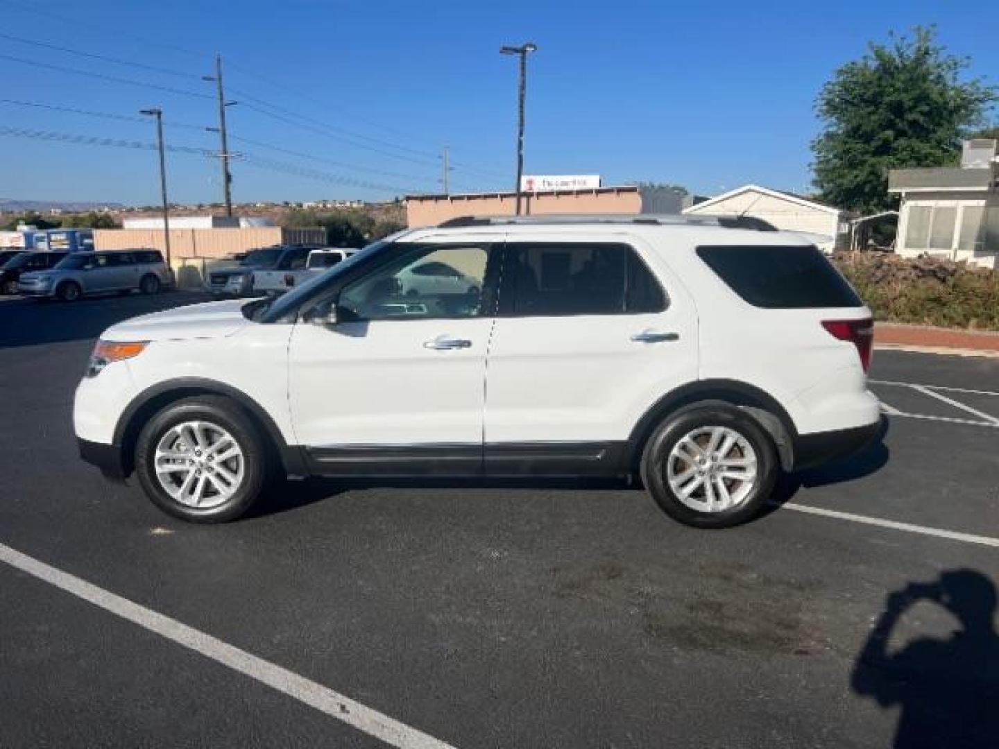 2015 Oxford White /Medium Light Stone Ford Explorer XLT (1FM5K7D85FG) with an EcoBoost 2L I-4 gasoline direct injection engine, Automatic transmission, located at 940 North Main Street, Cedar City, UT, 84720, (435) 628-0023, 37.692936, -113.061897 - We specialize in helping ALL people get the best financing available. No matter your credit score, good, bad or none we can get you an amazing rate. Had a bankruptcy, divorce, or repossessions? We give you the green light to get your credit back on the road. Low down and affordable payments that fit - Photo#3