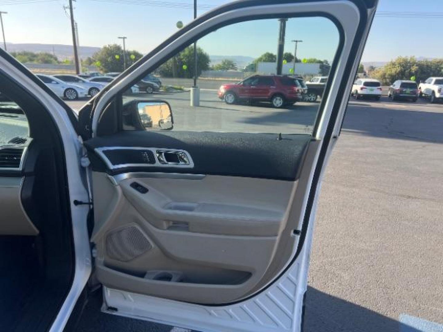 2015 Oxford White /Medium Light Stone Ford Explorer XLT (1FM5K7D85FG) with an EcoBoost 2L I-4 gasoline direct injection engine, Automatic transmission, located at 940 North Main Street, Cedar City, UT, 84720, (435) 628-0023, 37.692936, -113.061897 - We specialize in helping ALL people get the best financing available. No matter your credit score, good, bad or none we can get you an amazing rate. Had a bankruptcy, divorce, or repossessions? We give you the green light to get your credit back on the road. Low down and affordable payments that fit - Photo#31