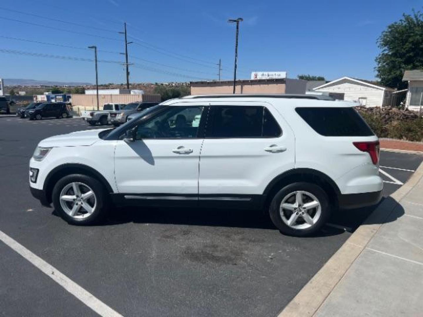 2016 Oxford White /Ebony Black Ford Explorer XLT (1FM5K8D82GG) with an EcoBoost 2.3L I-4 gasoline direct injection engine, Automatic transmission, located at 1865 East Red Hills Pkwy, St. George, 84770, (435) 628-0023, 37.120850, -113.543640 - We specialize in helping ALL people get the best financing available. No matter your credit score, good, bad or none we can get you an amazing rate. Had a bankruptcy, divorce, or repossessions? We give you the green light to get your credit back on the road. Low down and affordable payments that fit - Photo#3