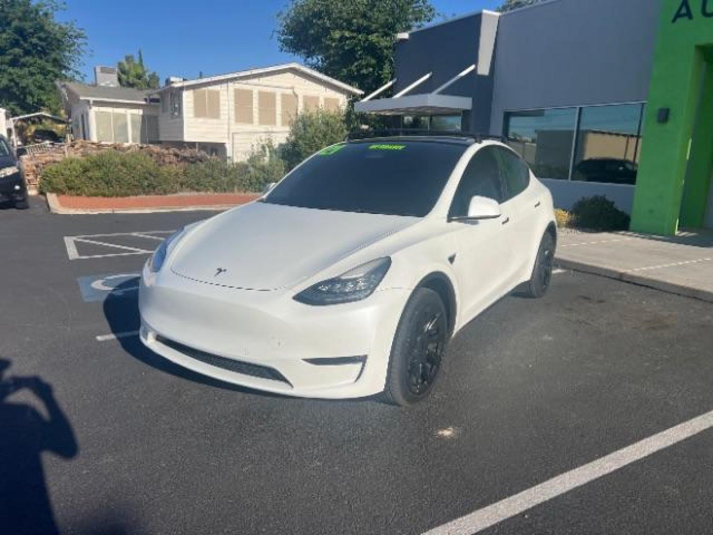 2021 Pearl White Multi-Coat /Black Tesla Model Y Long Range Dual Motor All-Wheel Drive (5YJYGDEE1MF) with an ELECTRIC engine, Continuously Variable Transmission transmission, located at 1865 East Red Hills Pkwy, St. George, 84770, (435) 628-0023, 37.120850, -113.543640 - ****Price includes $4k IRS EV REBATE**** We are approved to file the EV rebate directly with the IRS. We recived the funds in 7 days and take credit off the price of car. Check with IRS EV website to be sure you qualify. ~Congress has threatened to end rebate with the Big Beautiful Bill so ACT FAST - Photo#4