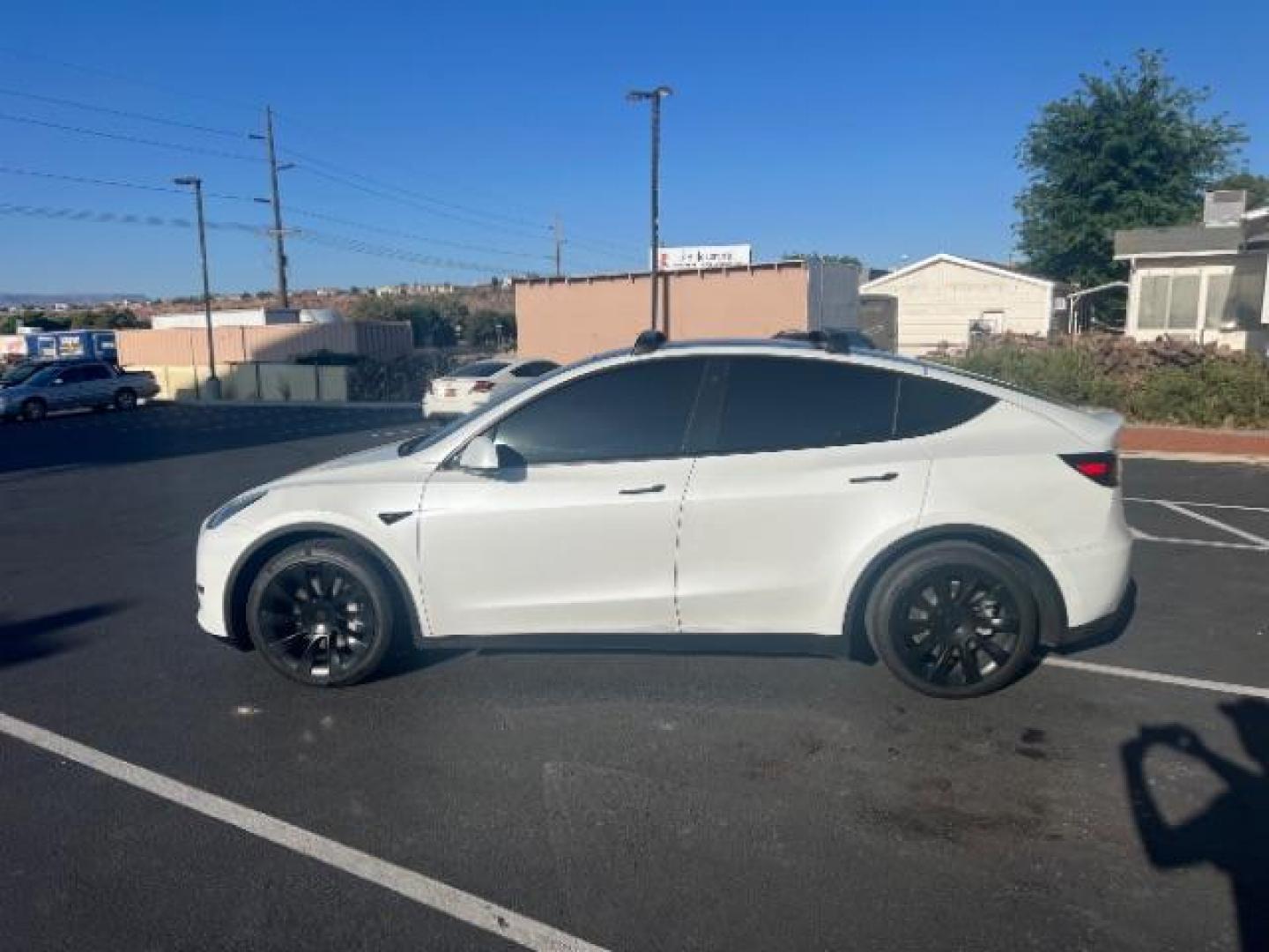 2021 Pearl White Multi-Coat /Black Tesla Model Y Long Range Dual Motor All-Wheel Drive (5YJYGDEE1MF) with an ELECTRIC engine, Continuously Variable Transmission transmission, located at 1865 East Red Hills Pkwy, St. George, 84770, (435) 628-0023, 37.120850, -113.543640 - ****Price includes $4k IRS EV REBATE**** We are approved to file the EV rebate directly with the IRS. We recived the funds in 7 days and take credit off the price of car. Check with IRS EV website to be sure you qualify. ~Congress has threatened to end rebate with the Big Beautiful Bill so ACT FAST - Photo#5